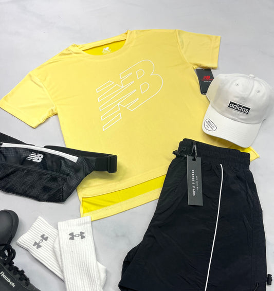 ☀️ Manche courte : New Balance en tissu de sport souple . Small femme coupe Boxy / relax tendance . Neuf !
