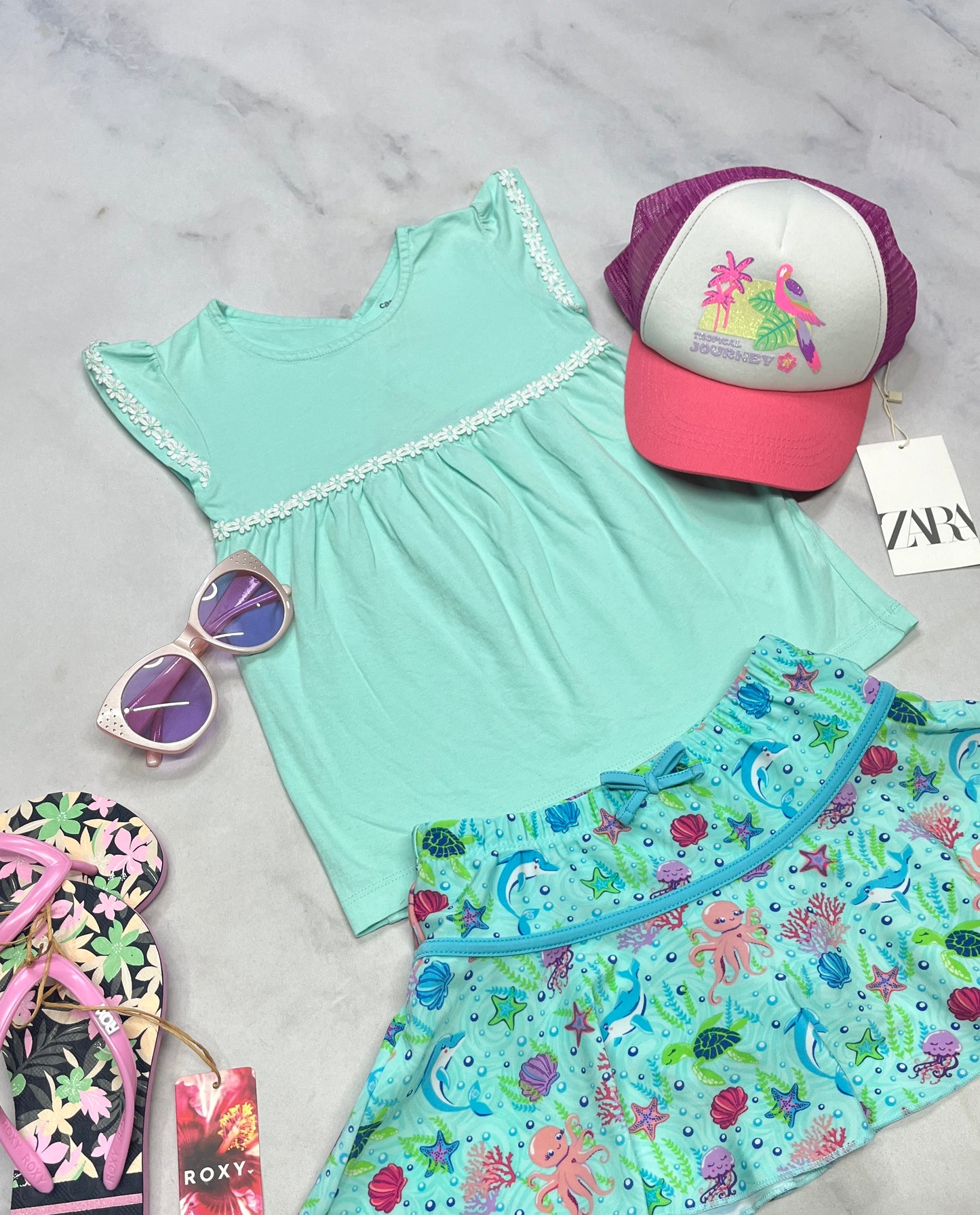 🌿 Camisole : Carter’s 5 ans fille comme neuve . Dos superbe .