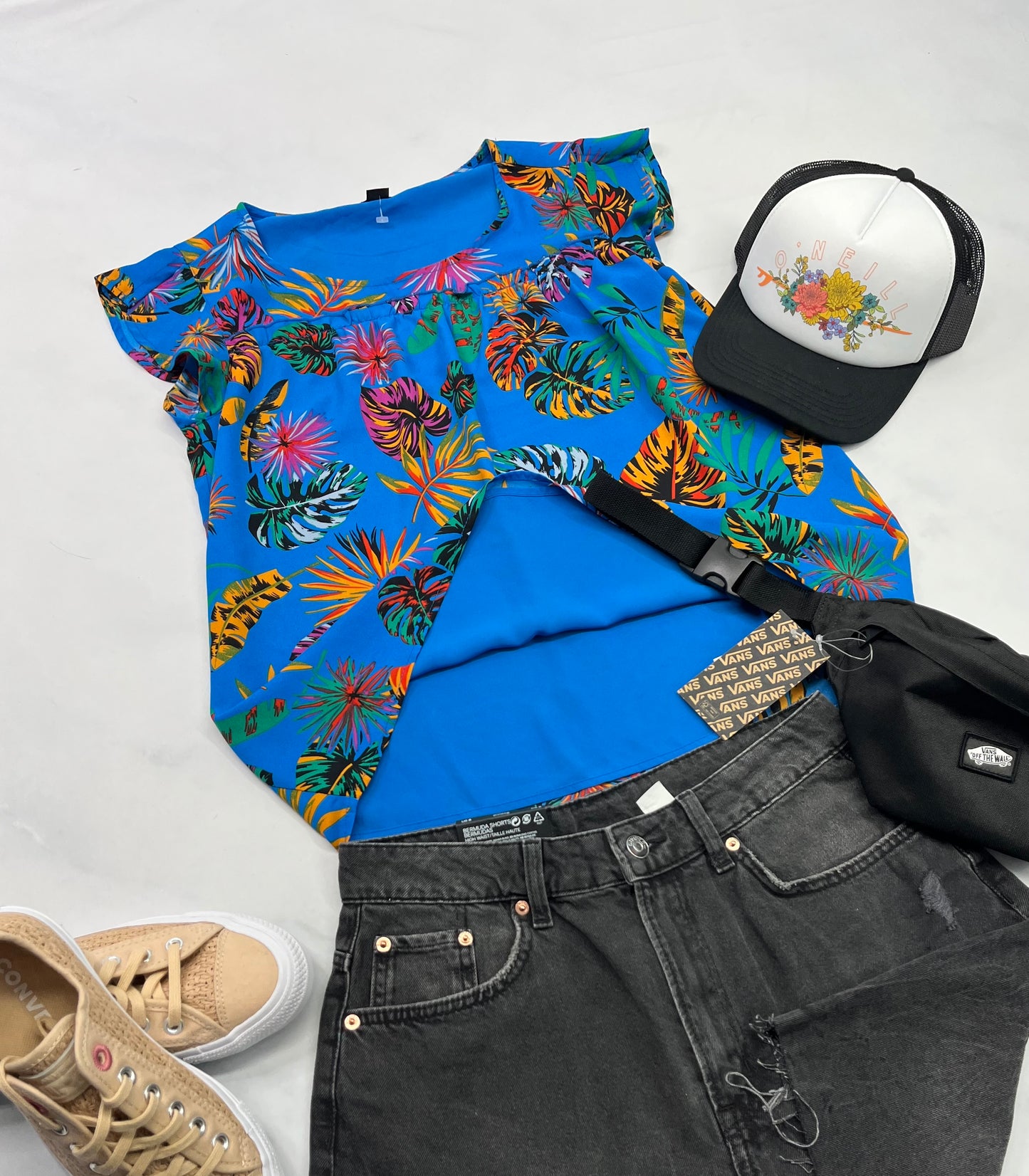 💙 Haut fleurit : en tissu léger qui ne décolore pas ( doublure intégré) . S/ femme look lousse .