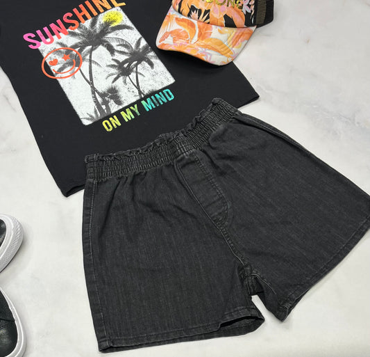 ☀️ Short : jeans taille haute . Souple confo avec la taille élastique . 7-8 ans fille neuve .