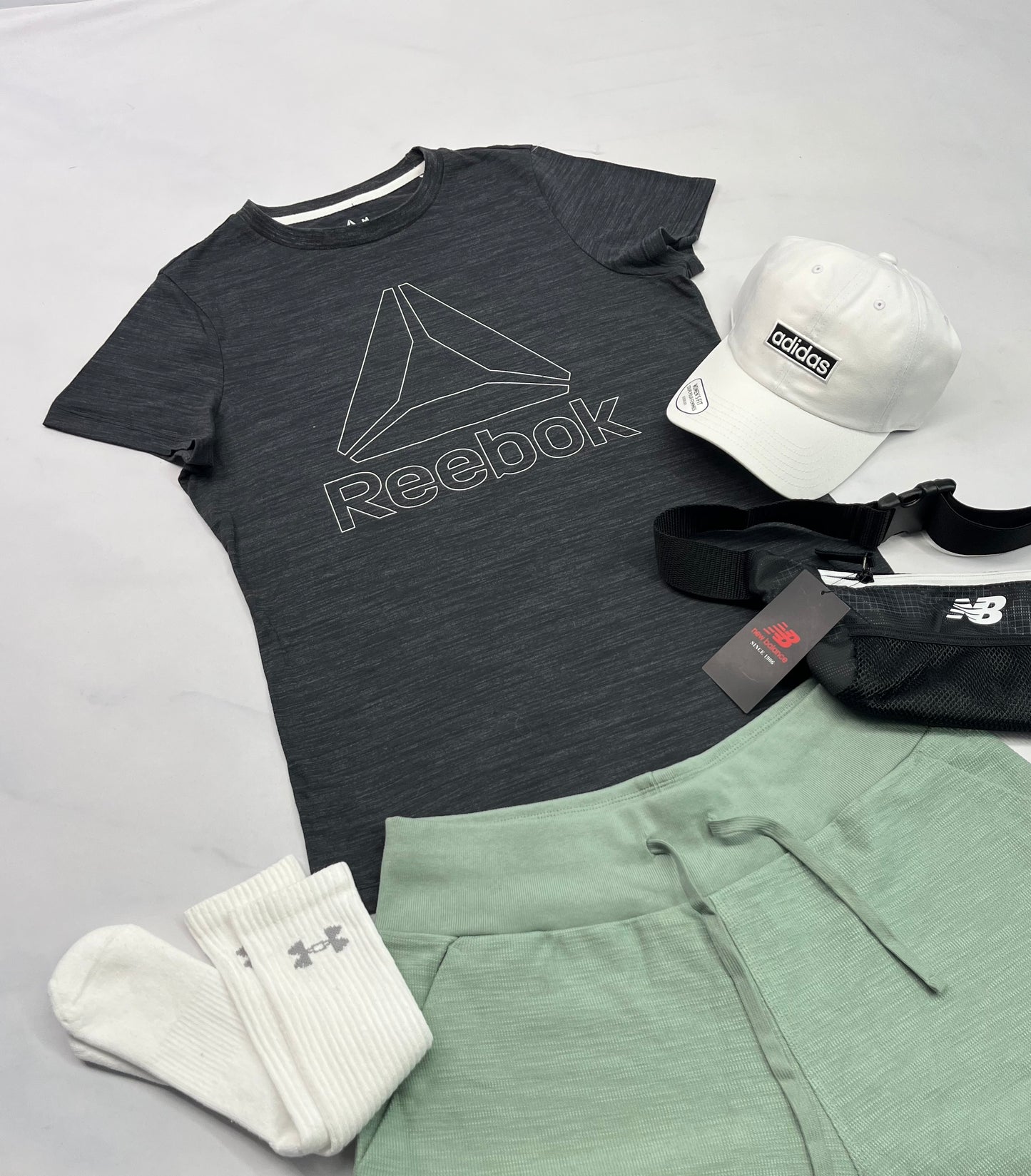 🌴 Reebok : manche courte M/ femme charcoal super état .