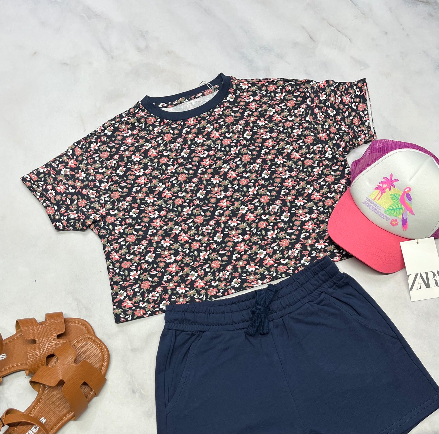 🌸 Haut fleurit : Marine et rose neuf ! 8 ans fille . Look mi hanche .