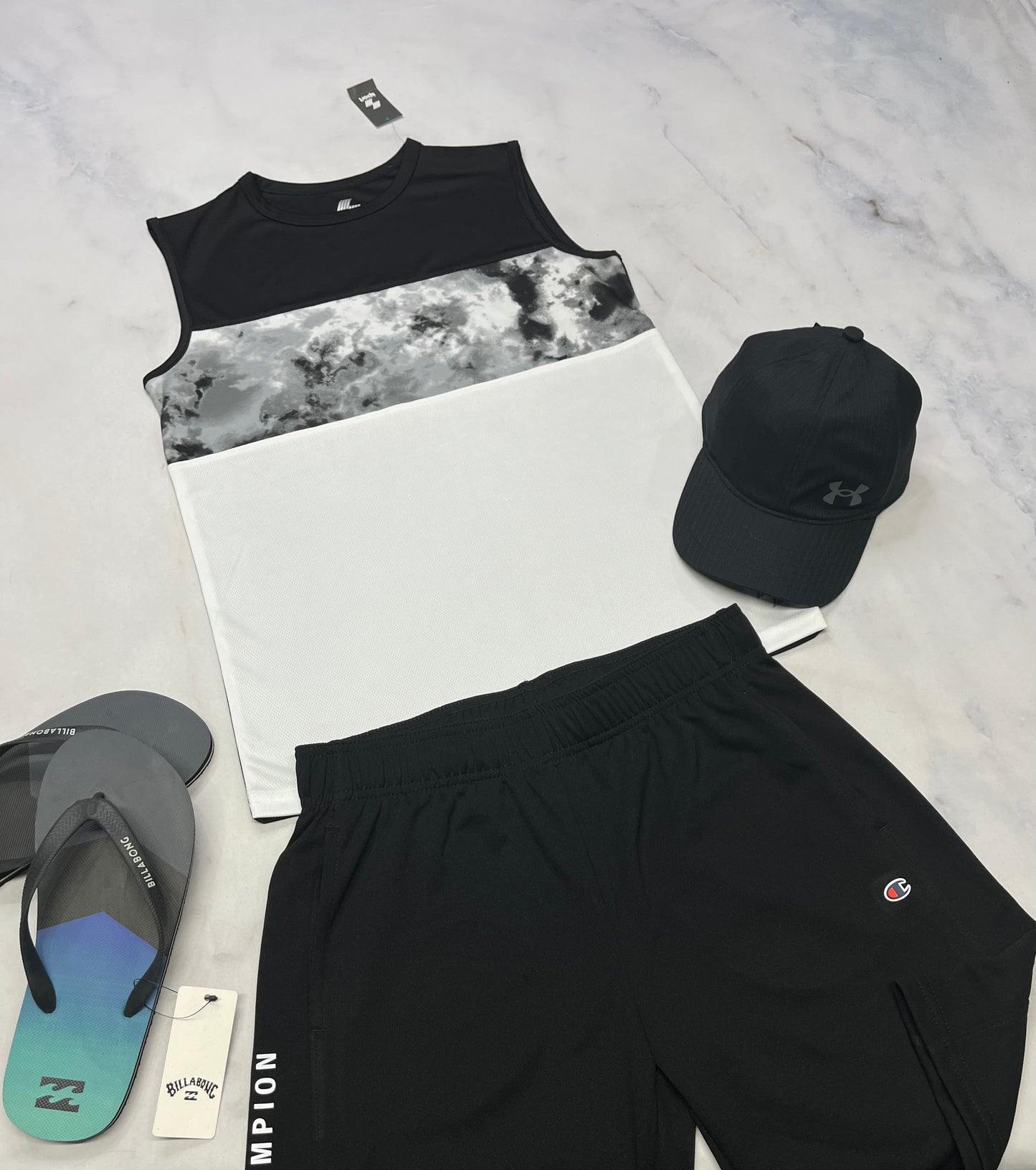 🌴 Camisole : en tissu de sport ( le dos est noir ) qui ne décolore pas . 14-16 ans garçon neuve .