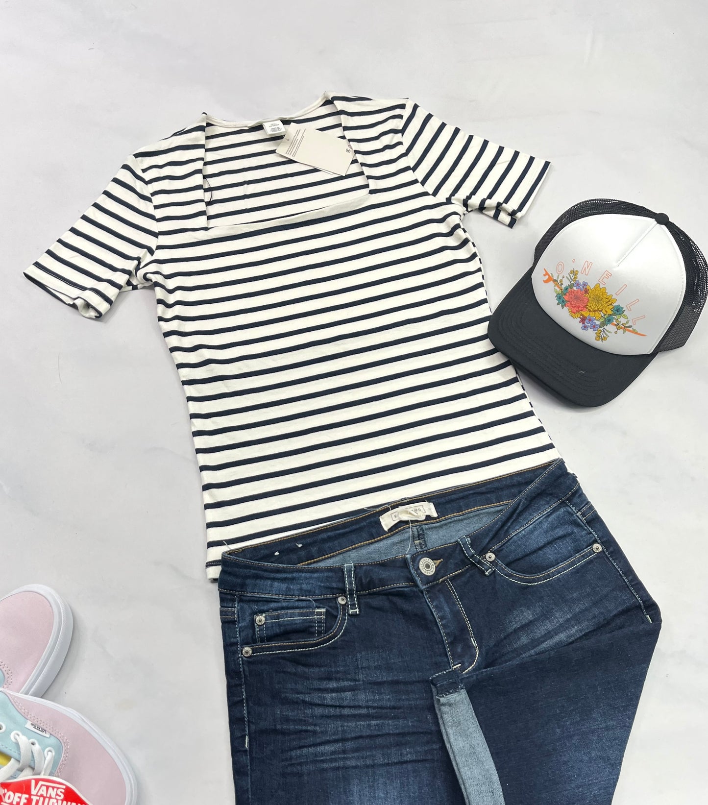 ⚓️ Manche courte : Rayé marine et blanc . Beau tissu stretch ajusté. Neuf ! Bande avec doublure intérieur au niveau du buste . S/ fit (Fait XS / femme ) neuf !