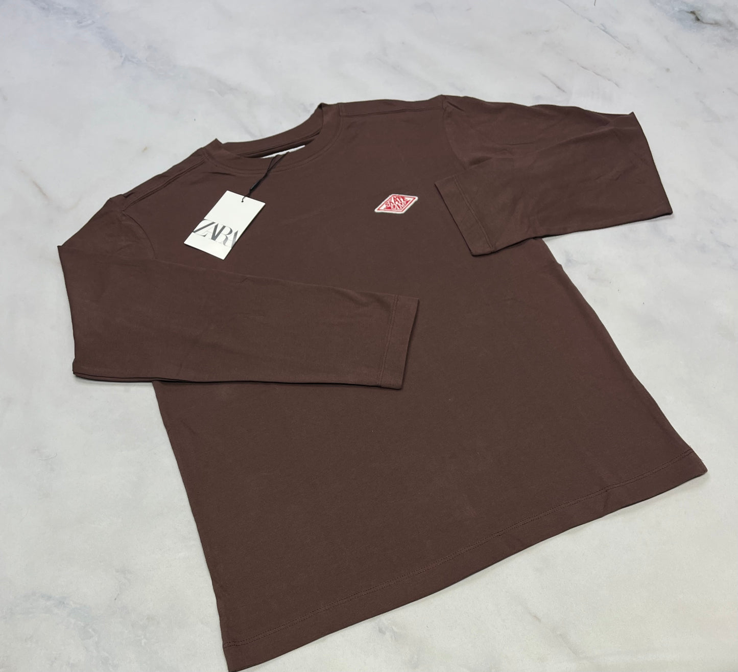 ZARA  :manche longue skate couleur chocolat / tendance . Neuf! 9-10 et 11-12 ans