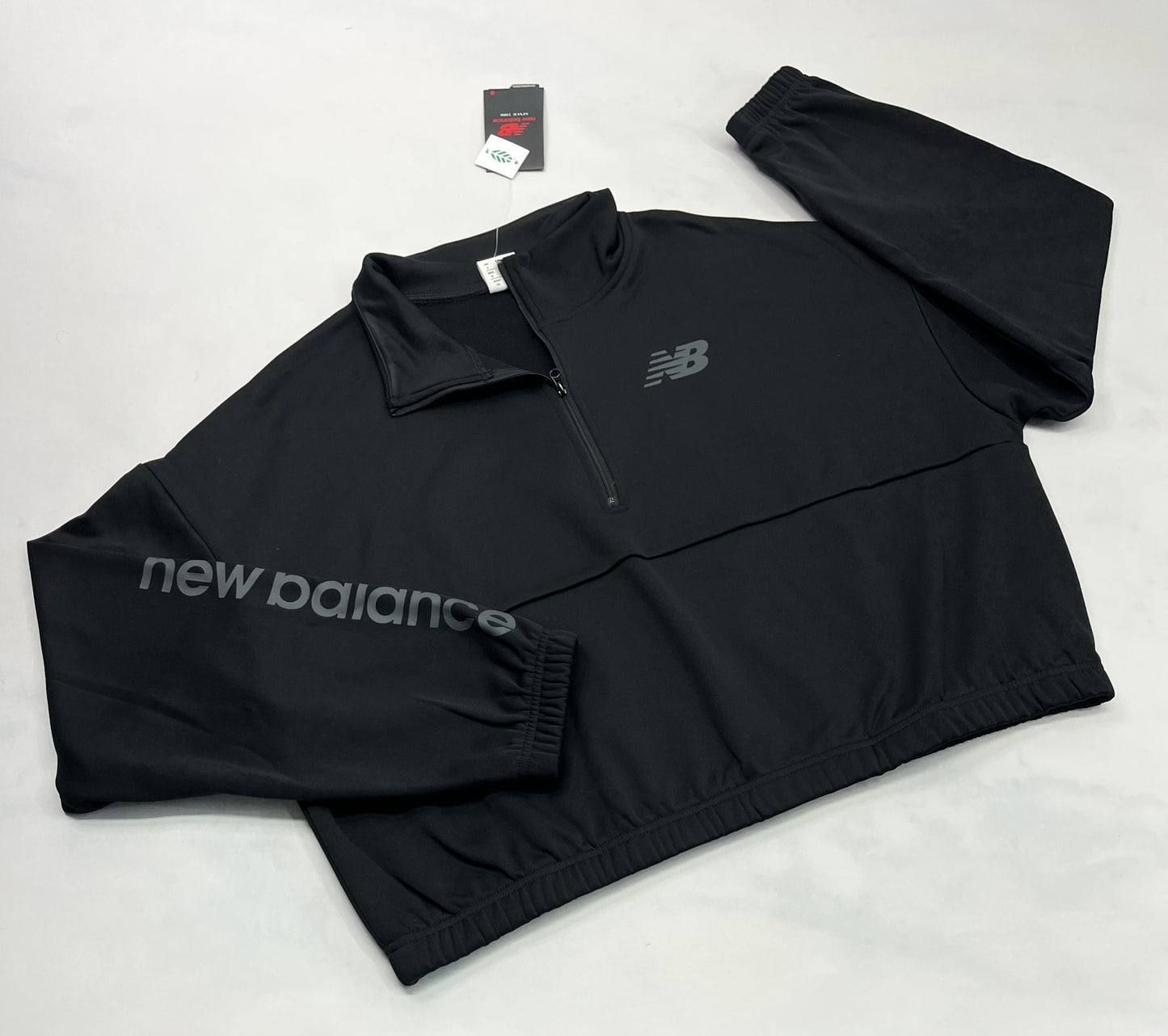 New . balance : Manche longue mi hanche neuf ! Élastique au bas et doux à l’intérieur . Fait L/ femme .