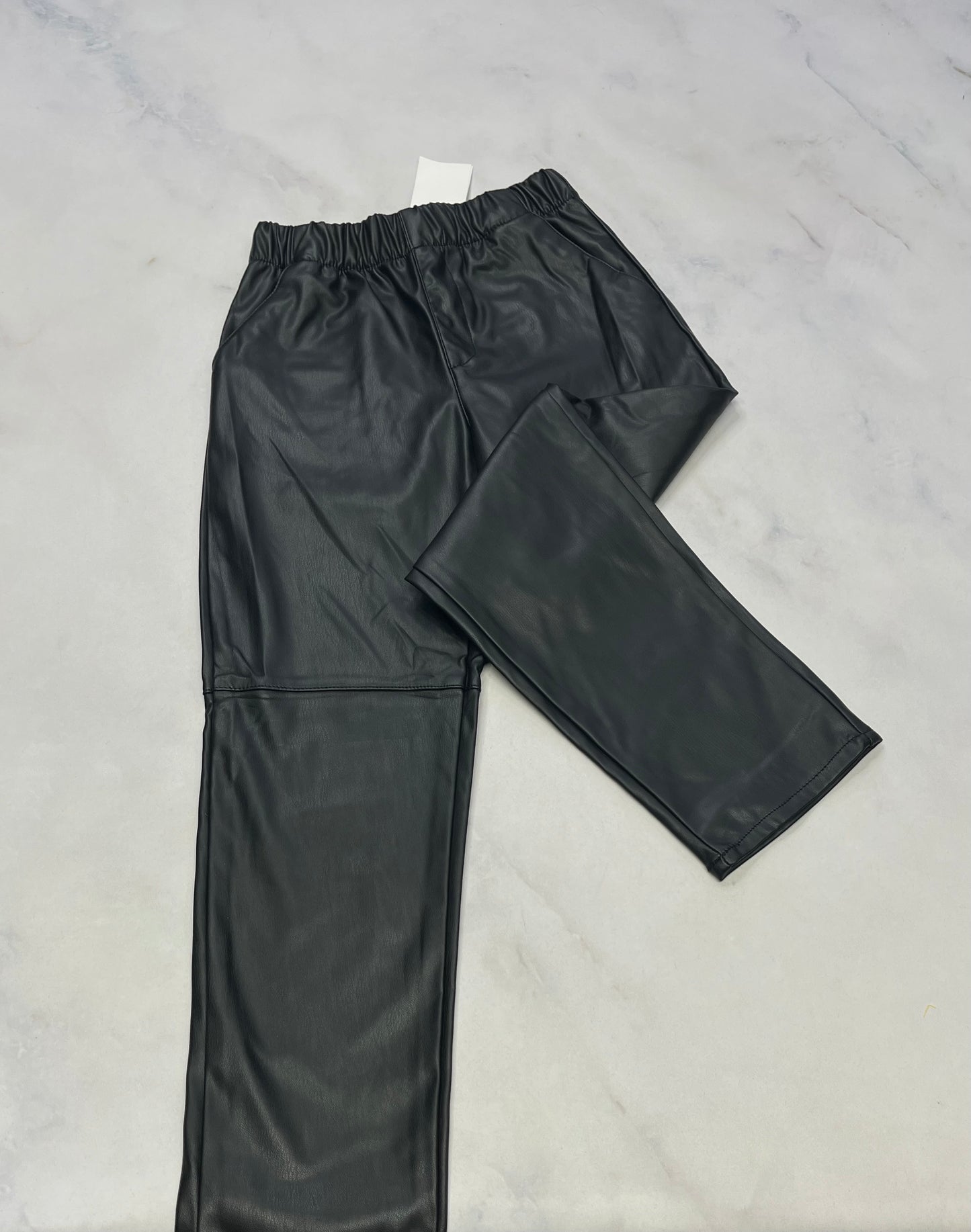 Pantalon look cuir : mou souple ( taille élastique ) 5-6 et 8-9 ans neuf!