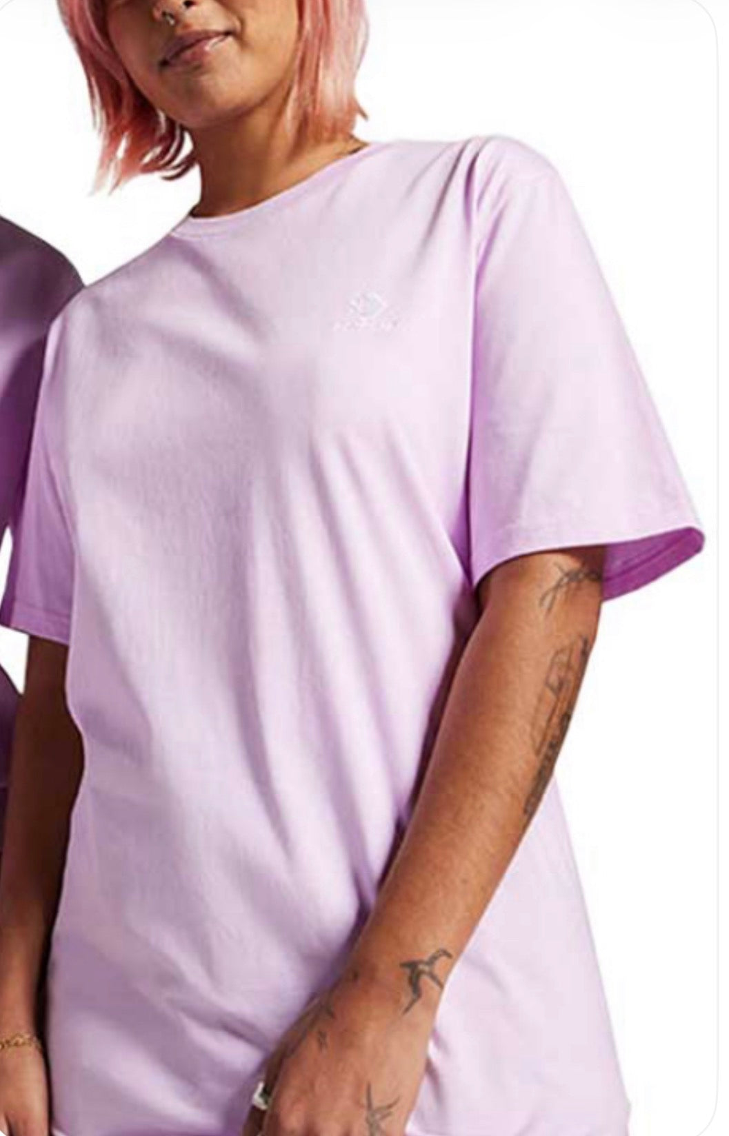 🌸 T-Shirt : Converse M/ femme look Boyfriends over size . Logo brodé au devant . Neuf !