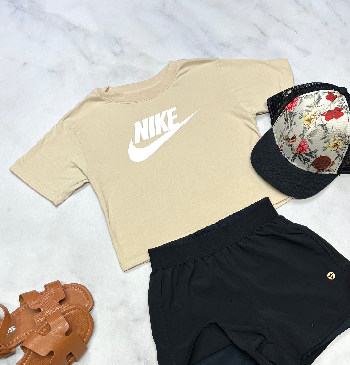 🌼 Nike : Manche courte fait 5-6 ans fille coupe tendance neuf !