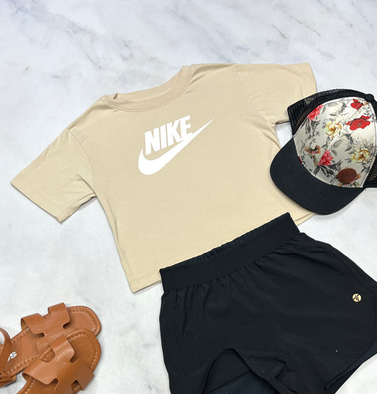 🌼 Nike : Manche courte fait 5-6 ans fille coupe tendance neuf !
