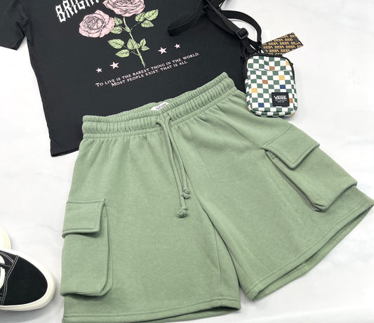 🌿 Short cargo : en ouaté doux à l’intérieur . Small femme relax fit neuve ! Superbe qualité .