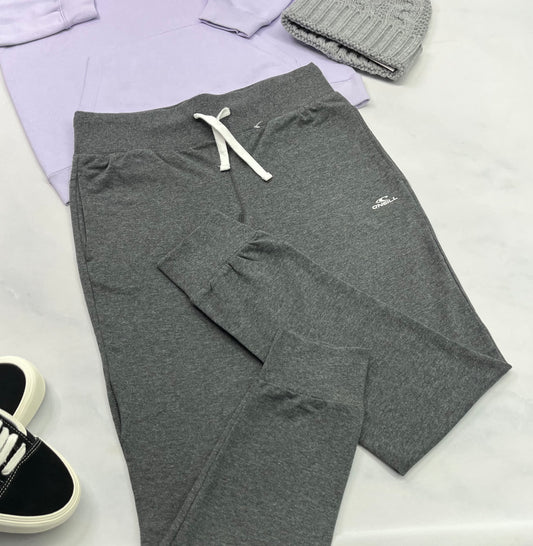 😍SOLDE O’Neil : Jogger charcoal en coton légé neuf mais un 2 pouces de couture sur le coté d’une jambe à recoudre . ( Voir photo 2) .