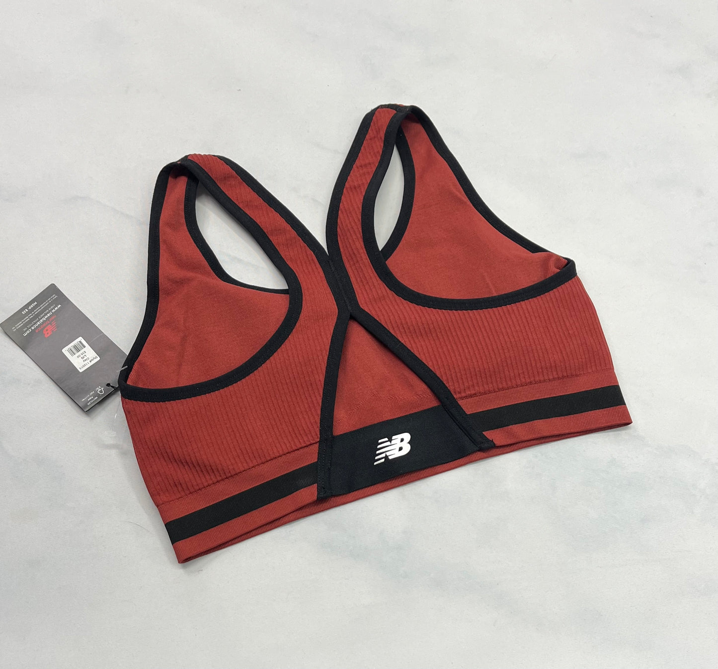 New Balance : Top sport rouille / tendance ! Neuf! Fait médium / femme .