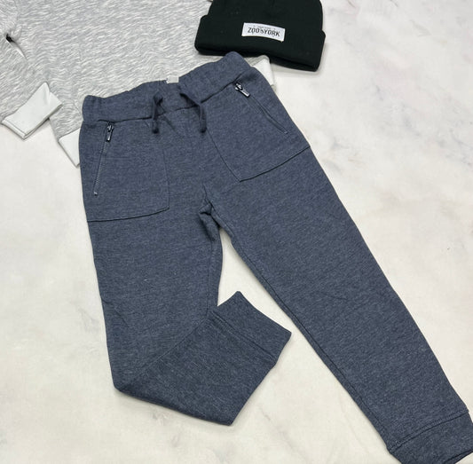 ❄️jogger : Bleuté en ouaté doux à l’intérieur . Zip aux poches . 5 ans garçon neuf !