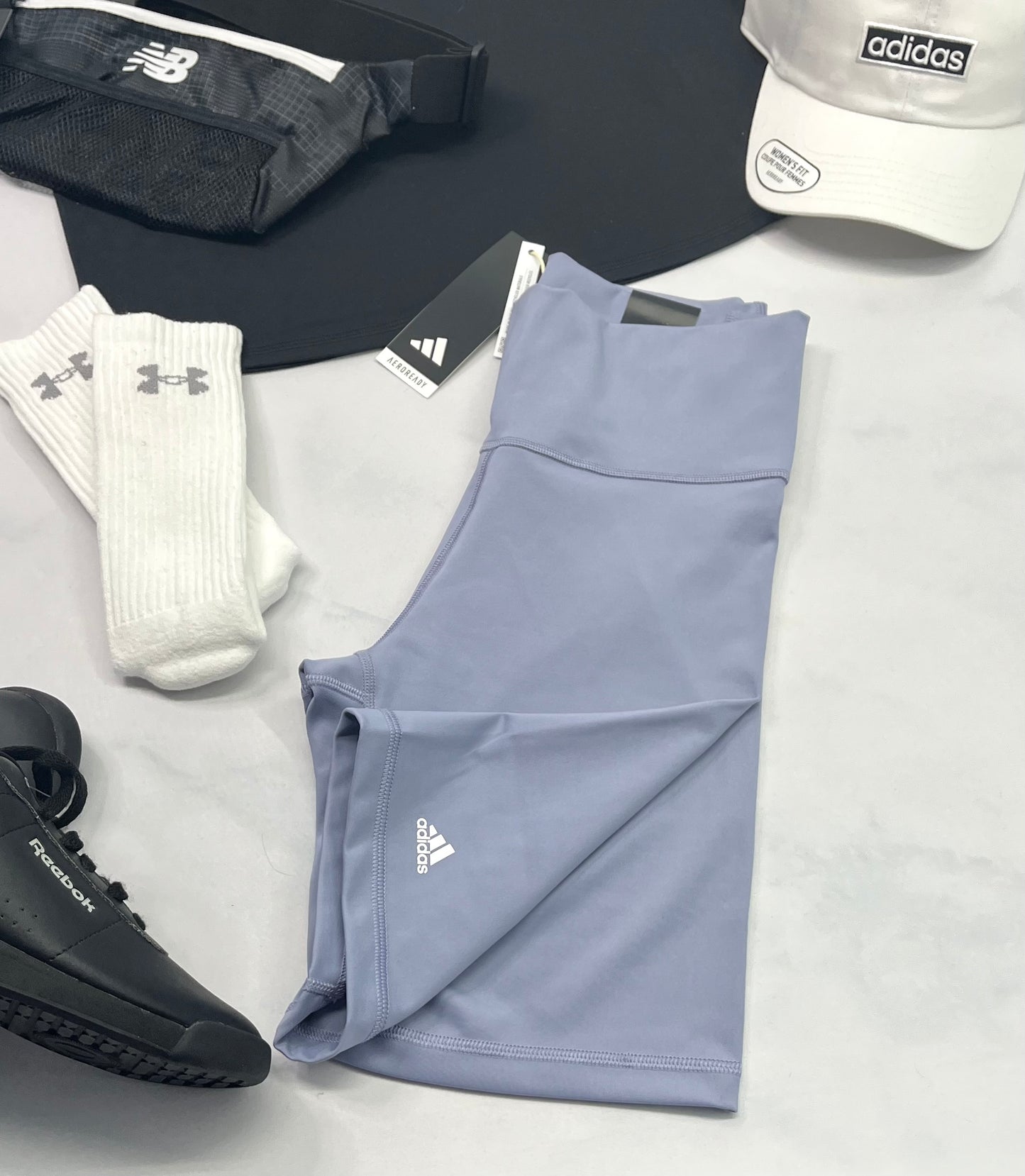 💫Cuissard : Adidas taille haute en tissu de sport stretch . Fait Small et fait M/ femme dispo.