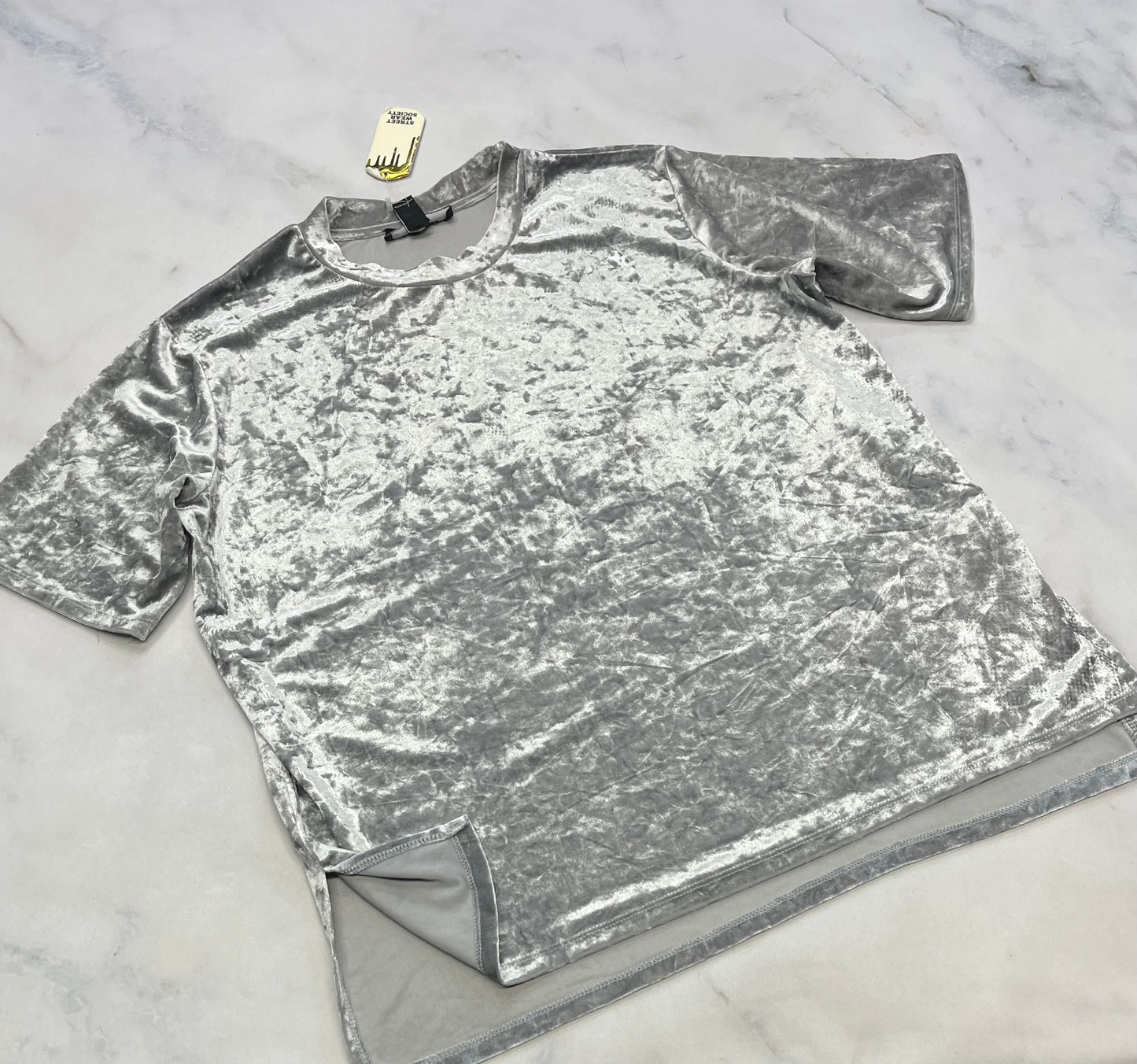 Manche courte : en velour Silver , doux stretch de partout . L/ femme coupe relax fit neuf!