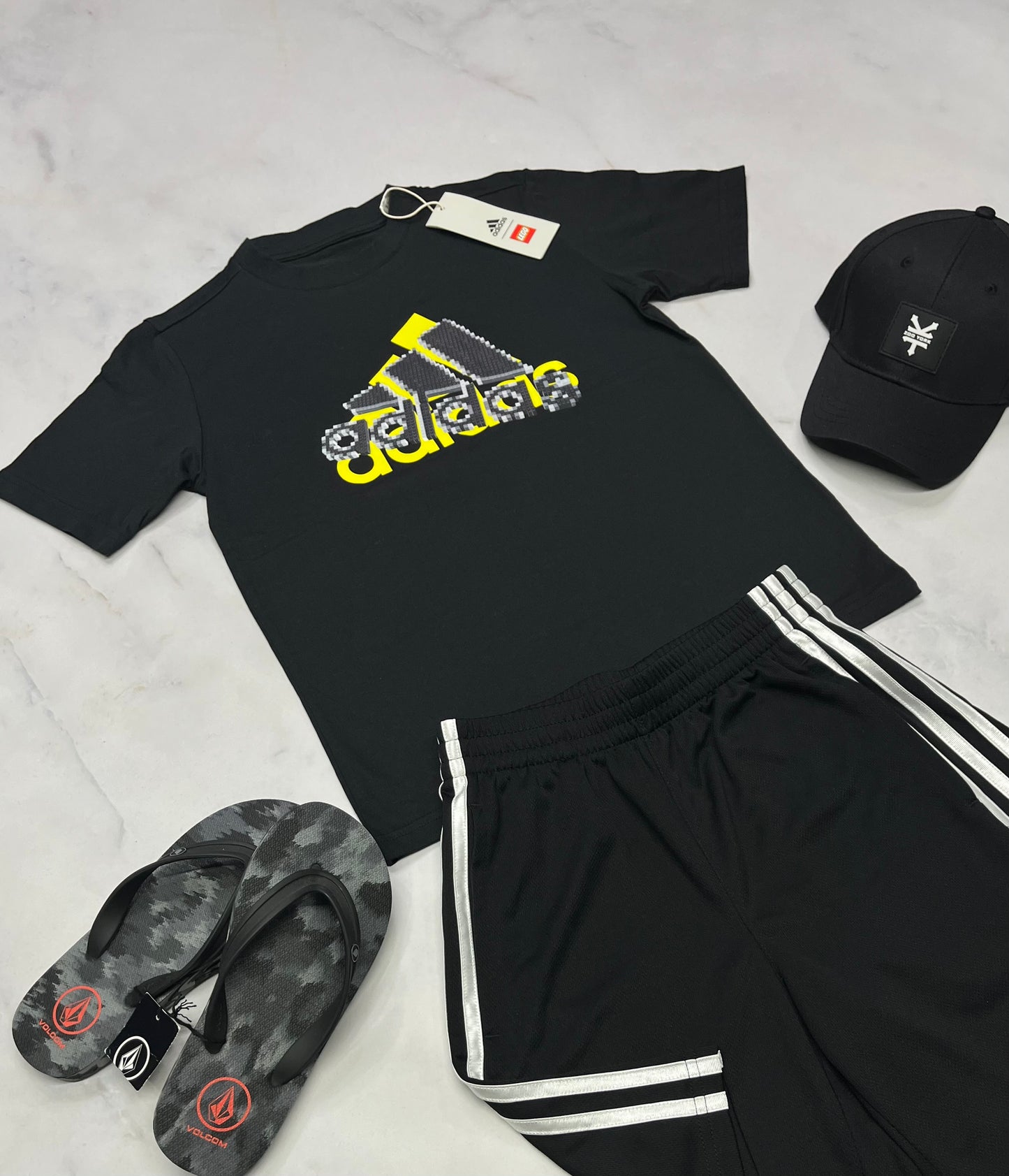 🤩 T-Shirt : Adidas édition spécial / LEGO fait 8-9 ans garçon neuf !