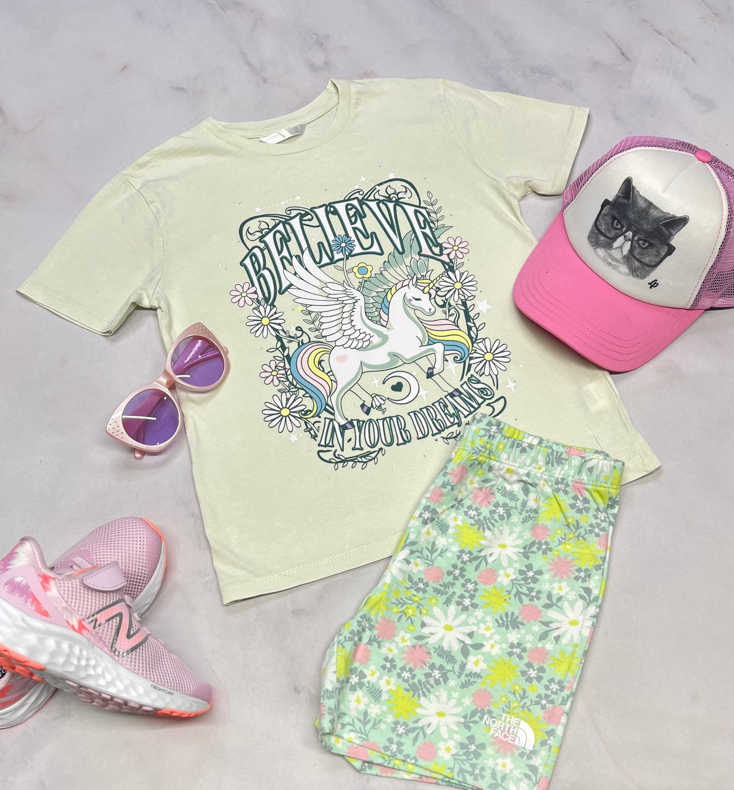 🌿 T-Shirt : (vert céleri pâle) . 6 ans fille relax fit tendance neuf !