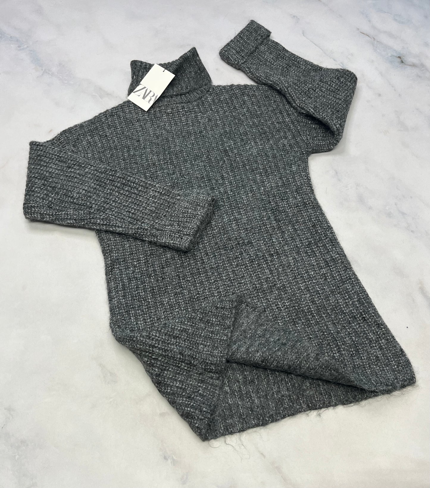 ZARA : Robe en tricot doux stretch 9-10 ans fille .