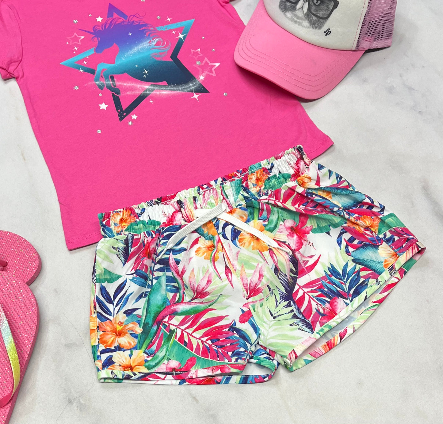 💕 Short fleurie :  en tissu de sport avec culotte intérieur . 5-6 ans fille neuve.