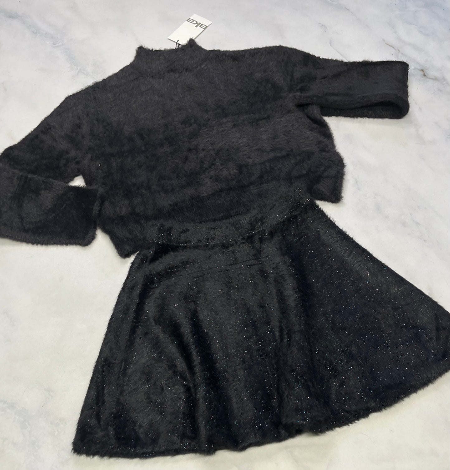 Duo 14-16 ans : Tricot noir AKa hyper doux / stretch neuf ! + Jupe hyper douce ZARA 14-16 ans comme neuve ( effet micro brillant dans la jupe )