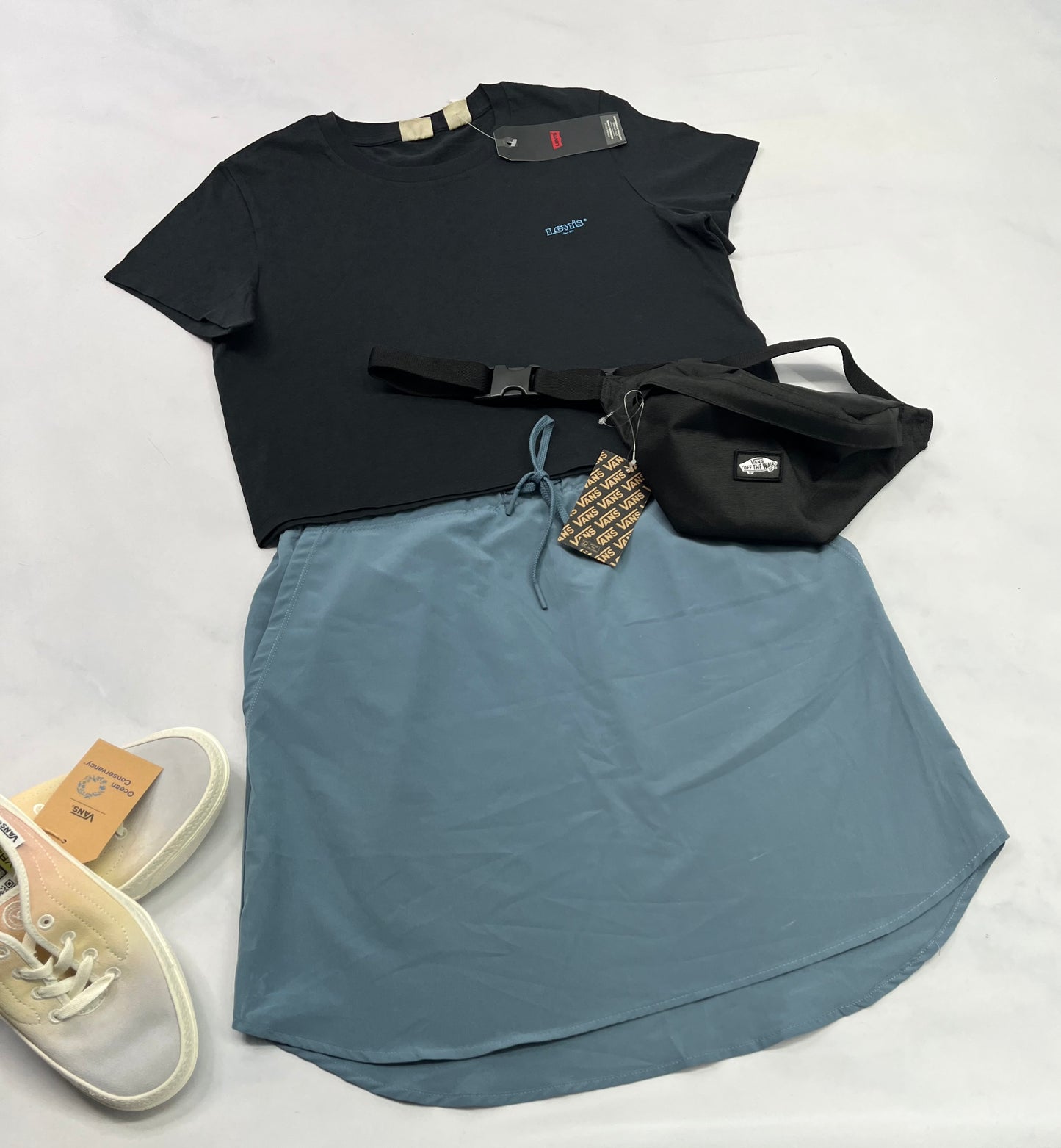 😍 Solde Robe : tissu hyper confo, léger et extensible dans tout les sens . ( poches de chaque côtés ) S/ femme neuve mais mini ombrage flou .