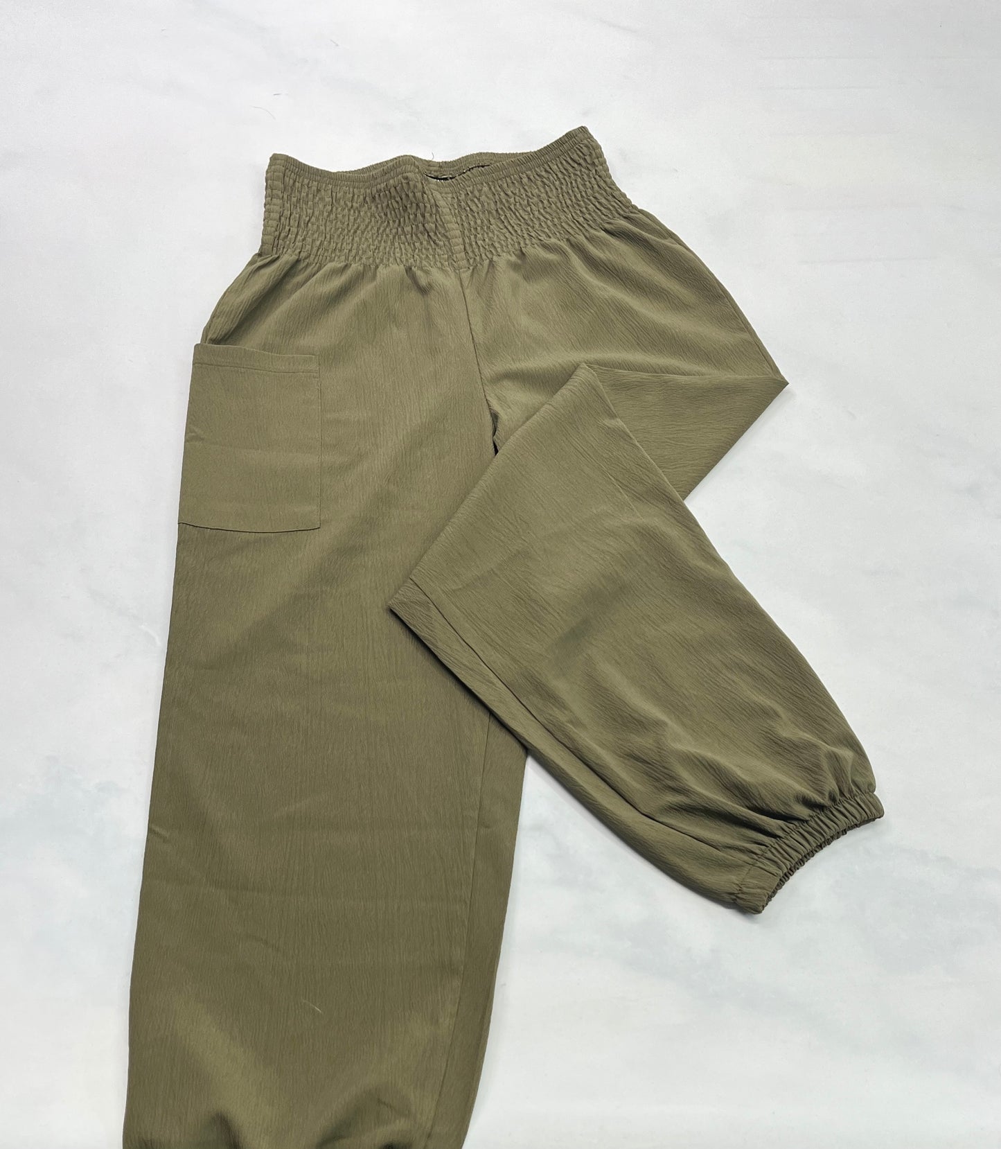 SHEIN : kaki taille haute stretch tissu qui ne décolore pas . 3( 3-4 ans femme ) neuf !