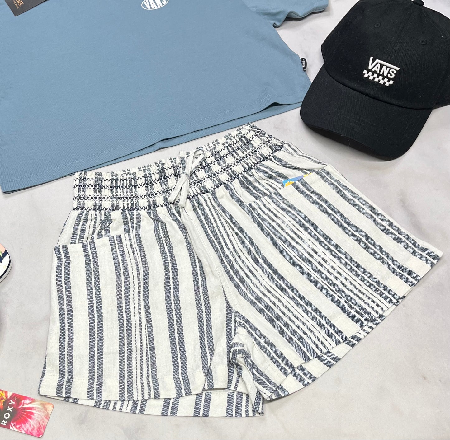 🌴 Short : look lin taille haute 10-12 ans ( peu faire 10 ans ) fille neuve .