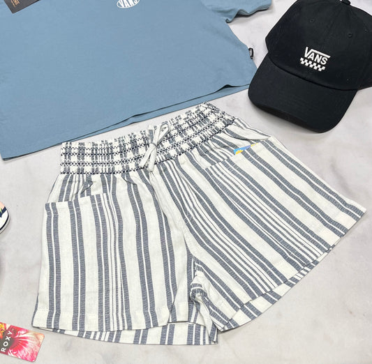 🌴 Short : look lin taille haute 10-12 ans ( peu faire 10 ans ) fille neuve .