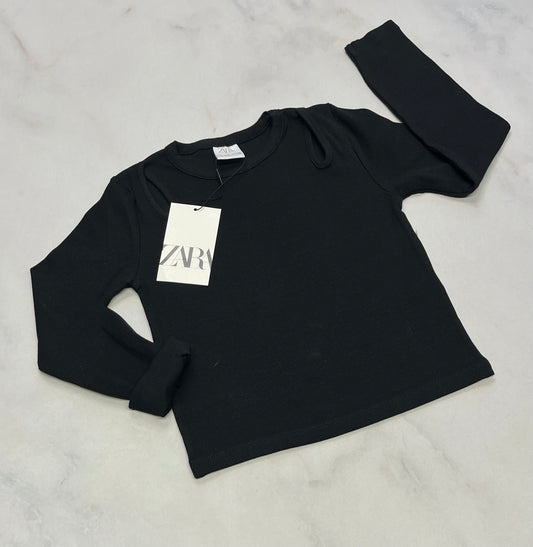 ZARA en tricot fin  fait 4 ans confo ( look avec 2 mini ouverture au haut) superbe neuf!