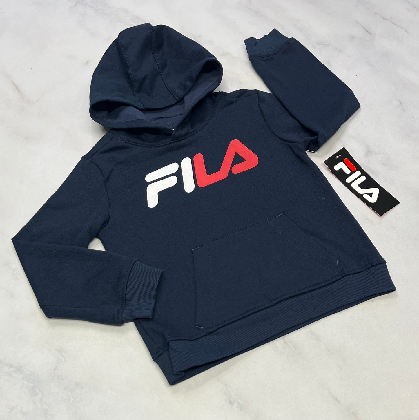 Fila : Cagoule marine fait 5 ans neuve .
