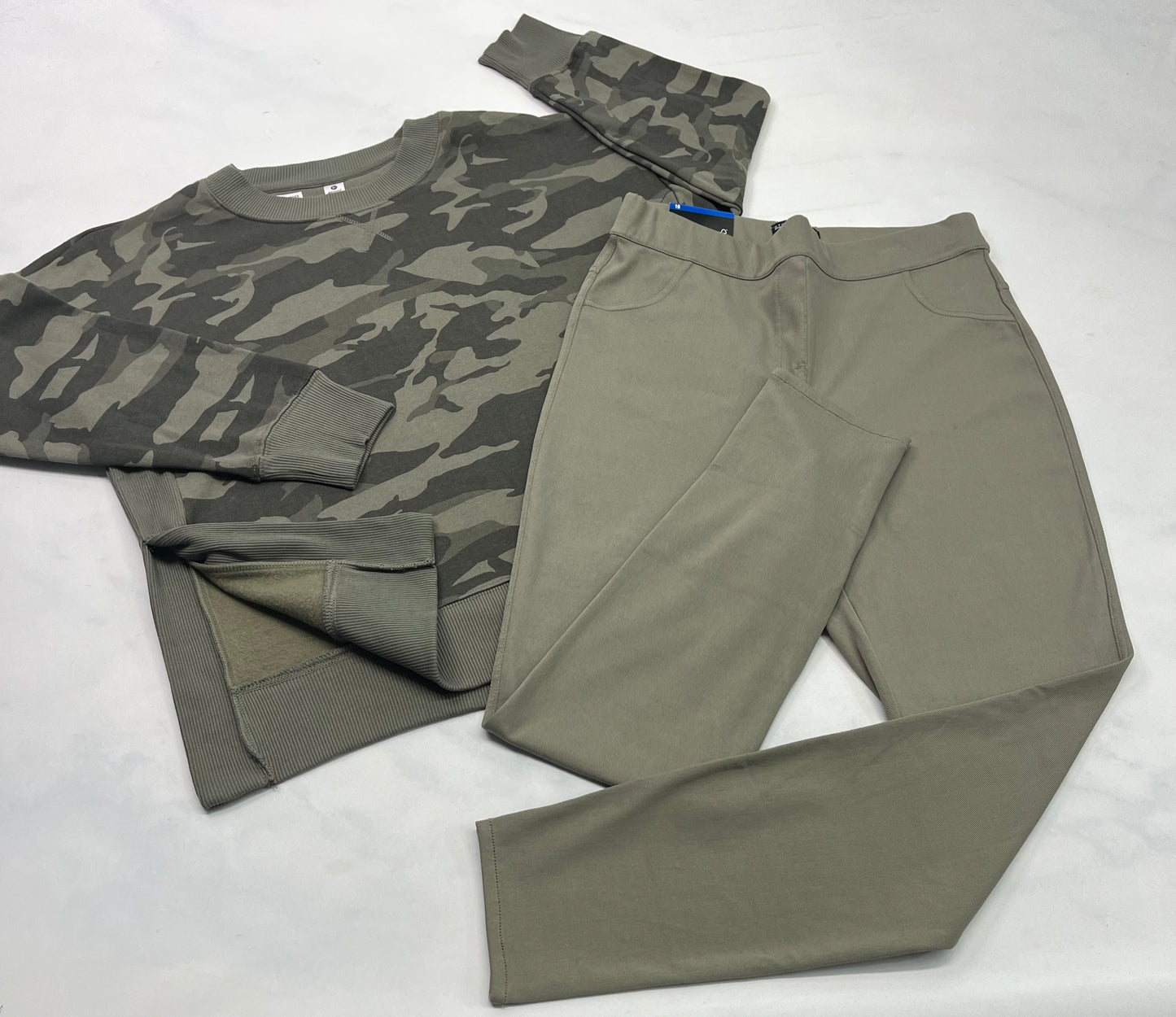 Duo neuf !..Ouaté kaki neuf M/ femme + Jegging stretch verdâtre 10(9-10 ans femme ) neuf!