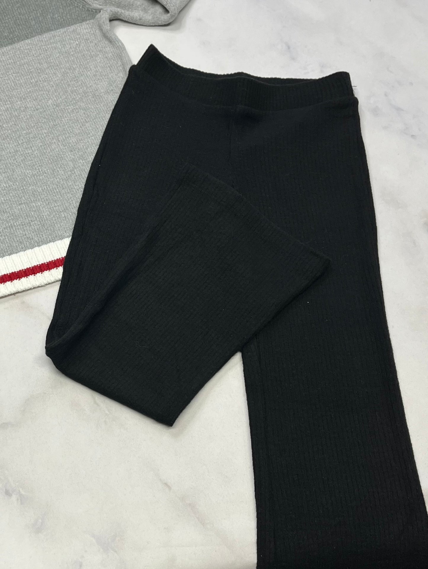 Duo : Tricot Le chât B. Comme neuf fait 6X fille + Jeg.tout doux évasé au bas look tendance 6X neuf!