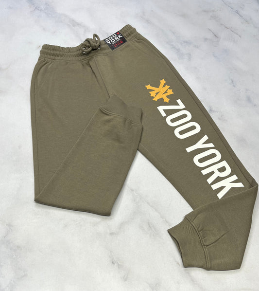 SOLDE : Jogger kaki : Zoo York neuf mais mini ombrage flou dans le logo jaune . 7-8 ans