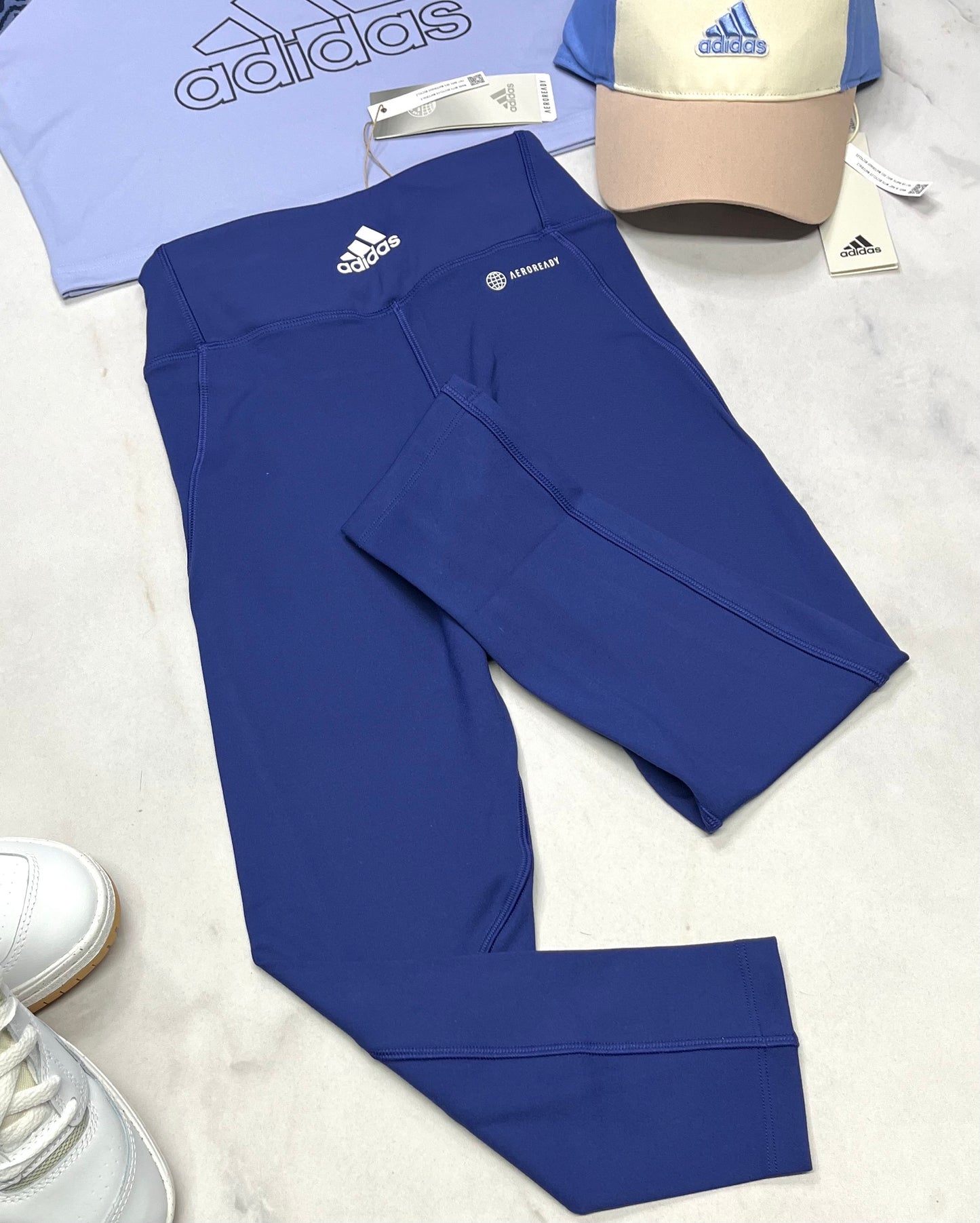 ☀️ Adidas : 7/8 ième tissu sport stretch 9-10 ans fit stretch. Taille haute neuf ! Adidas inscrit au dos .