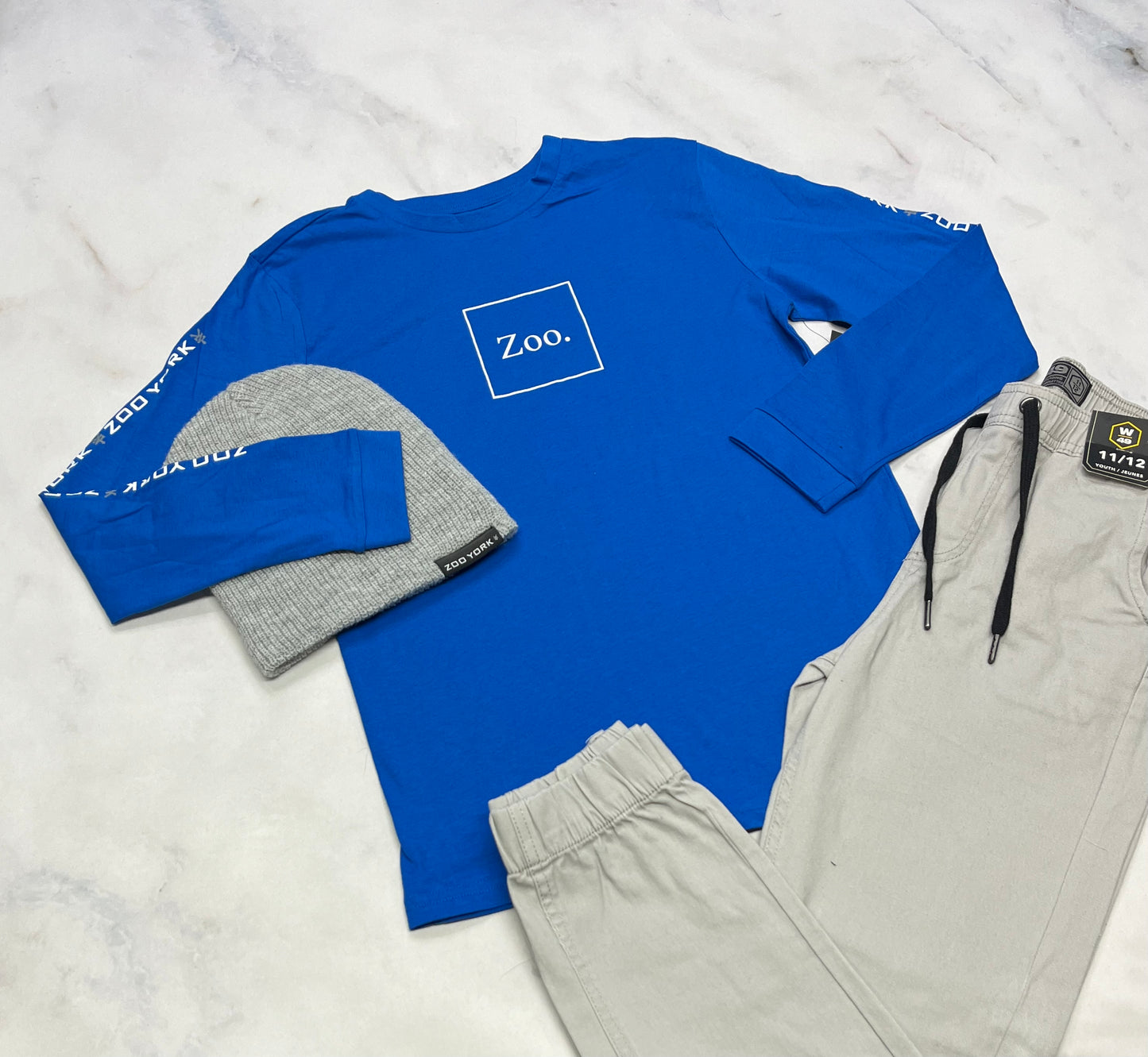 💙Zoo York : Manche longue 14 ans garçon neuf ! Écriture sur les manches .