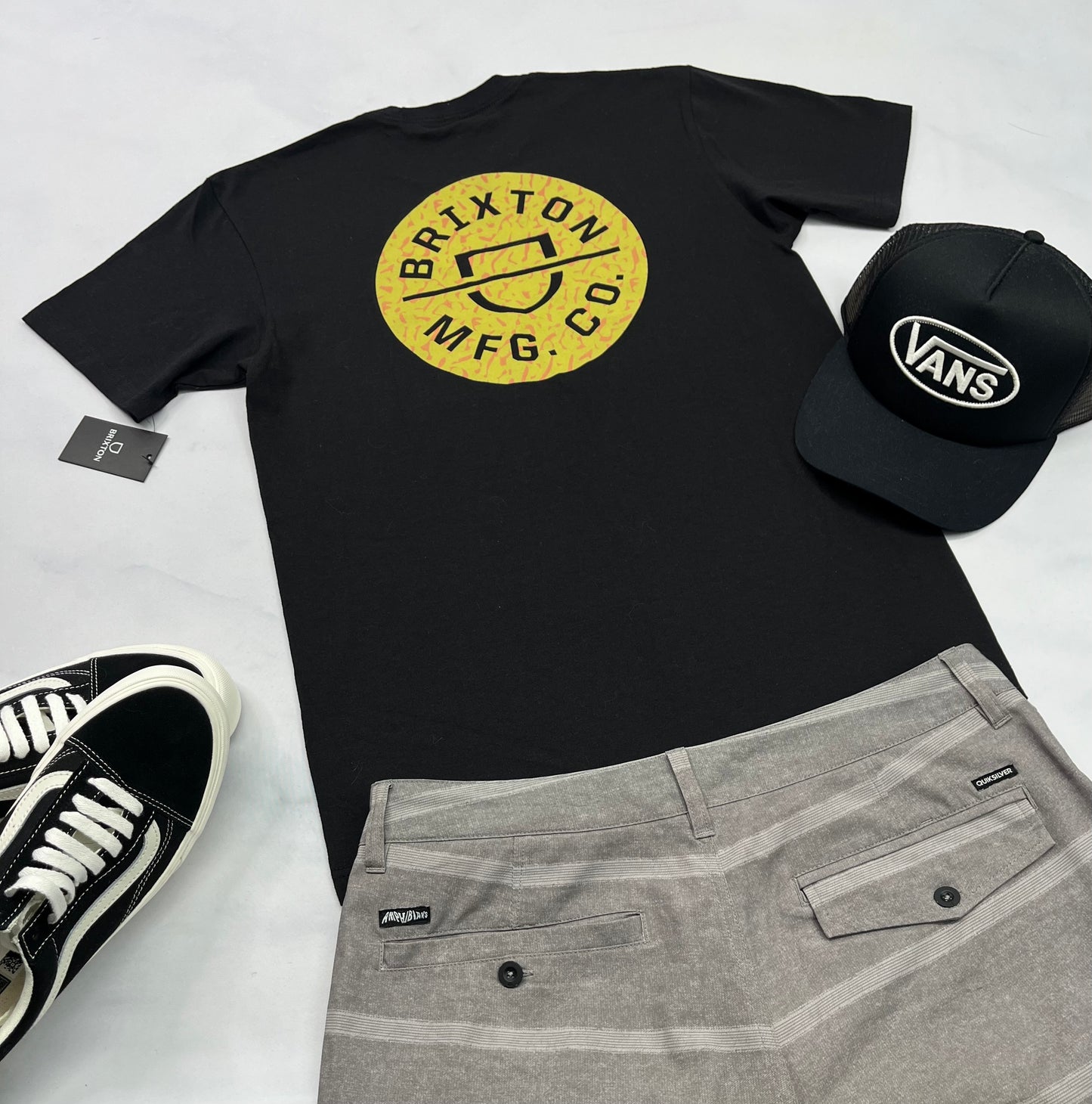🤩 Brixton : Manche courte noir beau logo au dos fait S( 14-16 ans ) ado