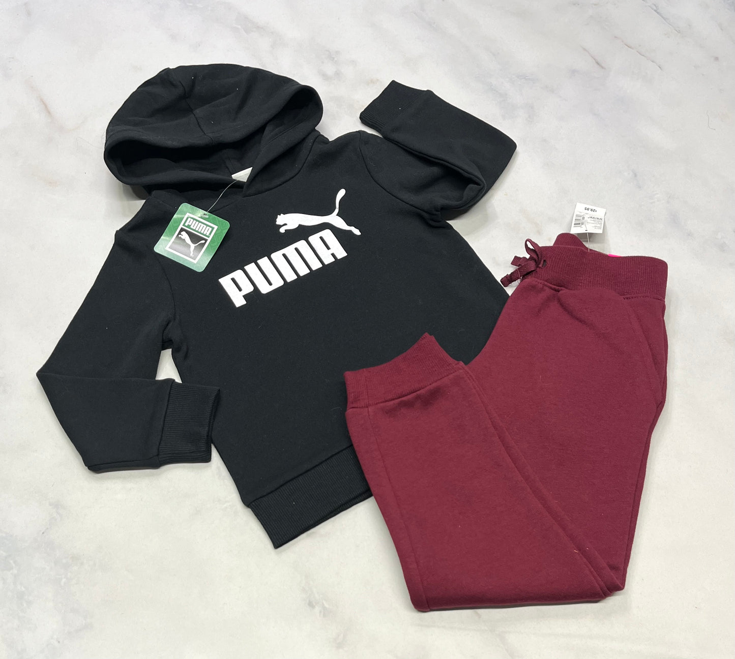 Duo ouaté :4 ans fille neuf! Puma cagoule logo argenté neuve + Jog. Bourgogne rosé 4 ans neuf!