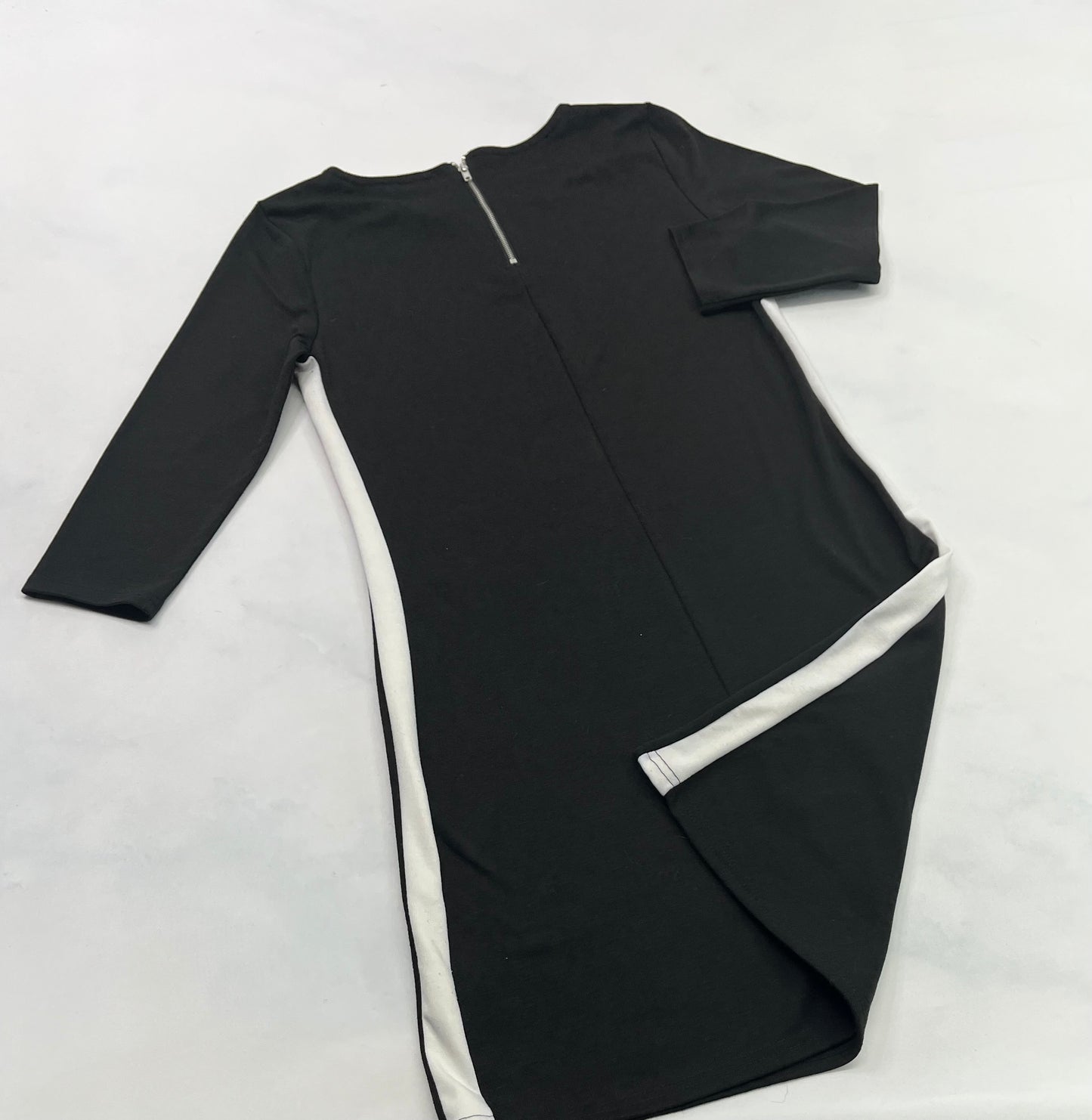 Robe ONLY: Xs/ femme tissu noir confo .. zip au haut du dos. Manche 3/4 .