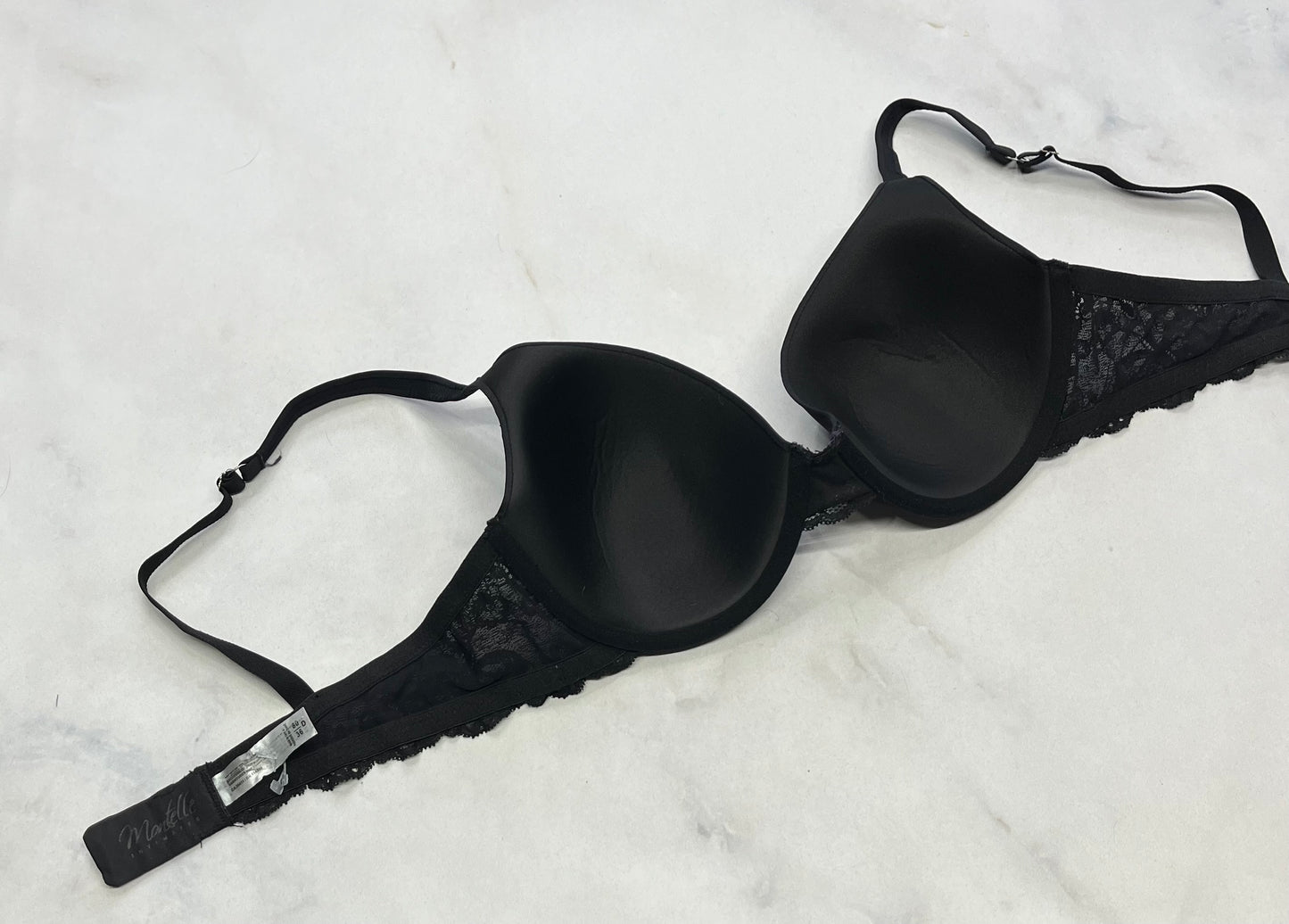 Bra Montelle : 36 D bonnet coquille souple pas rembourré . Comme neuve .