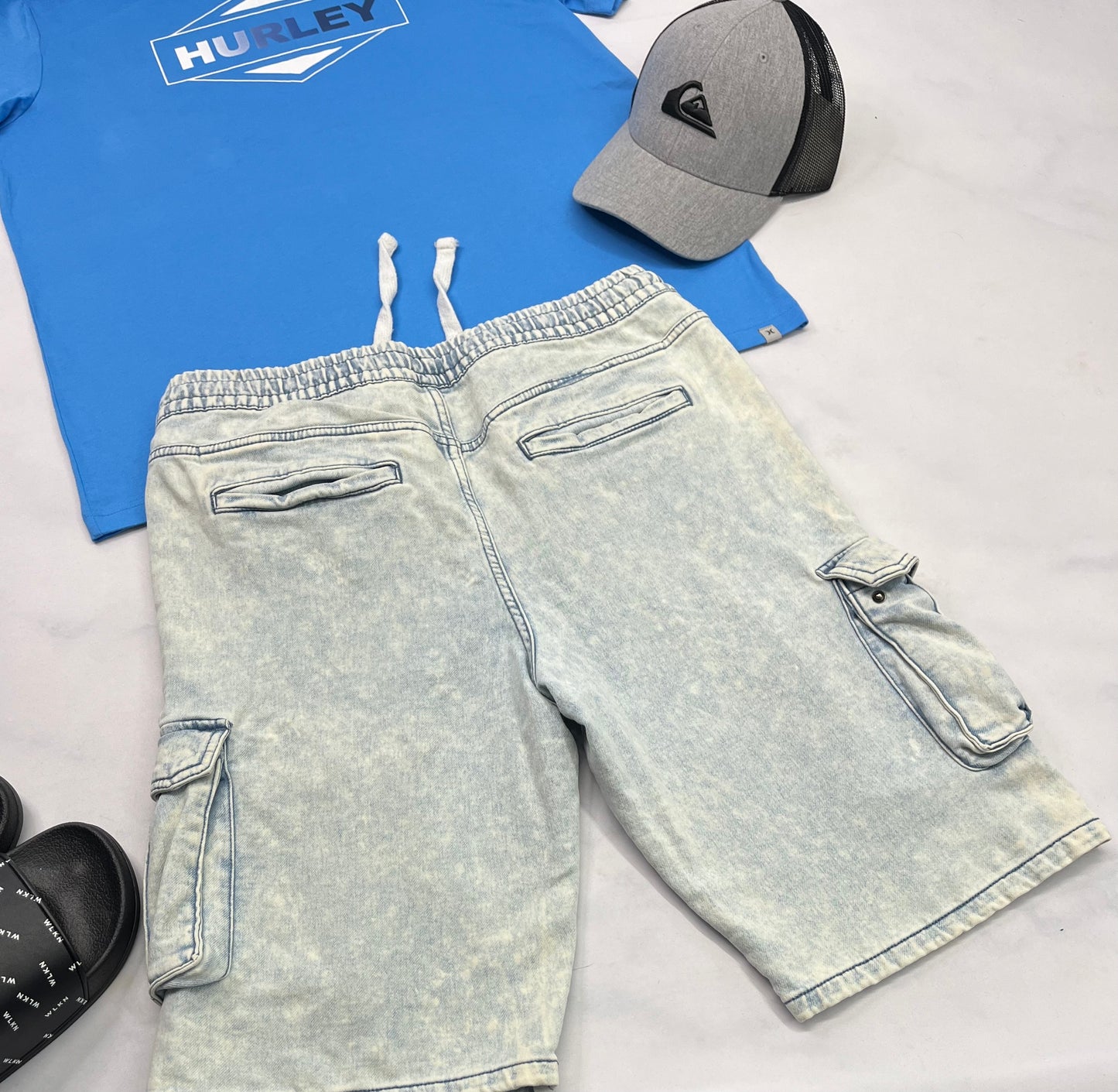 🌵 SOLDE Bermuda: Jeans cargo Defrost M/ homme ultraaa mou confo. Super état à part une tache de chaque côté prêt des poches .