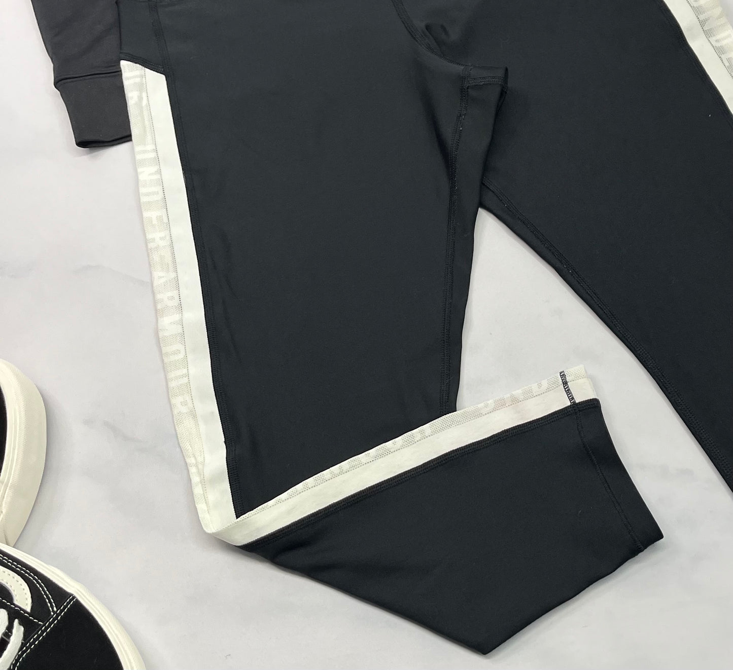 😍Skinny sport : H.Armour longueur 7/8 ième comme neuf ! XL femme . Bande blanche demi transparente inscrit H.Armour de chaques côtés de mi cuisses au bas .