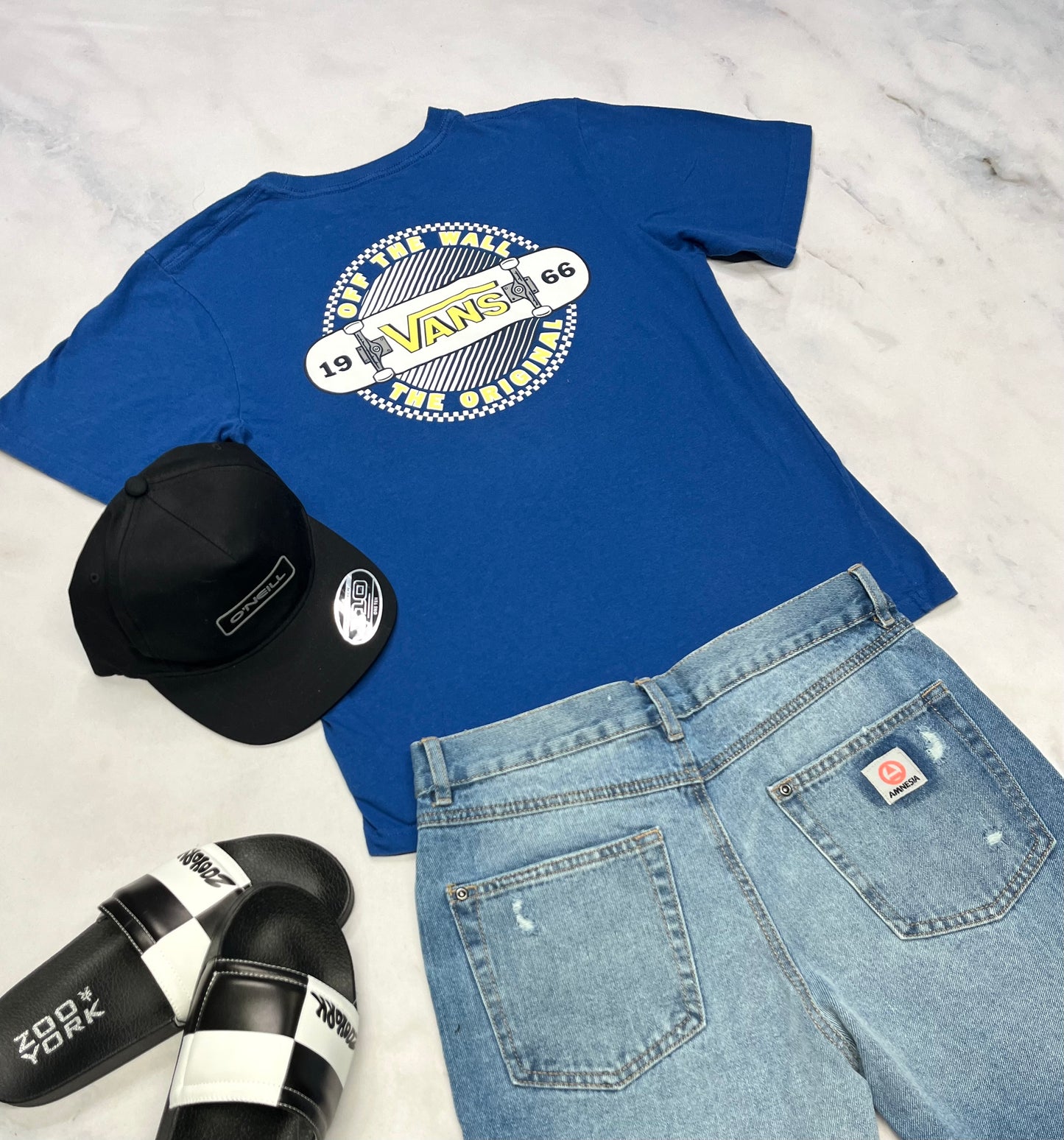 💙 Solde T-Shirt : VANS usagé un peu  pâli. Beau logo au dos . Fait 14 ans garçon.