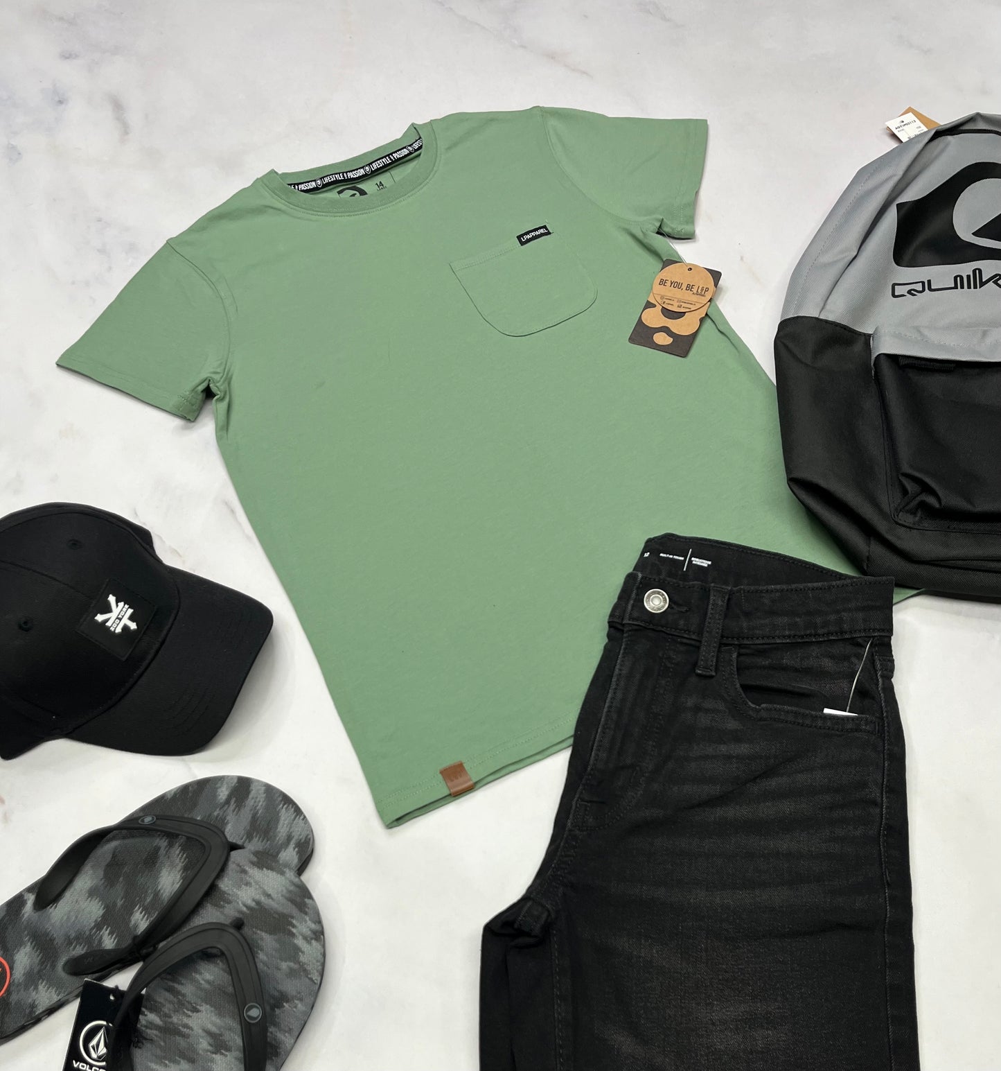 🌴 Manche courte : LP neuf.  En beau coton stretch fait 12 ans garçon.