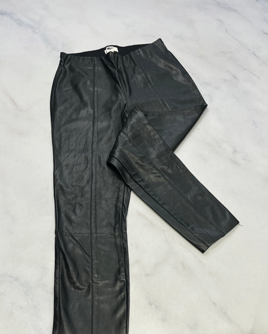 ..Skinny look cuir : taille haute comme neuf ! Fait 5-6 ans femme mou comme neuf !