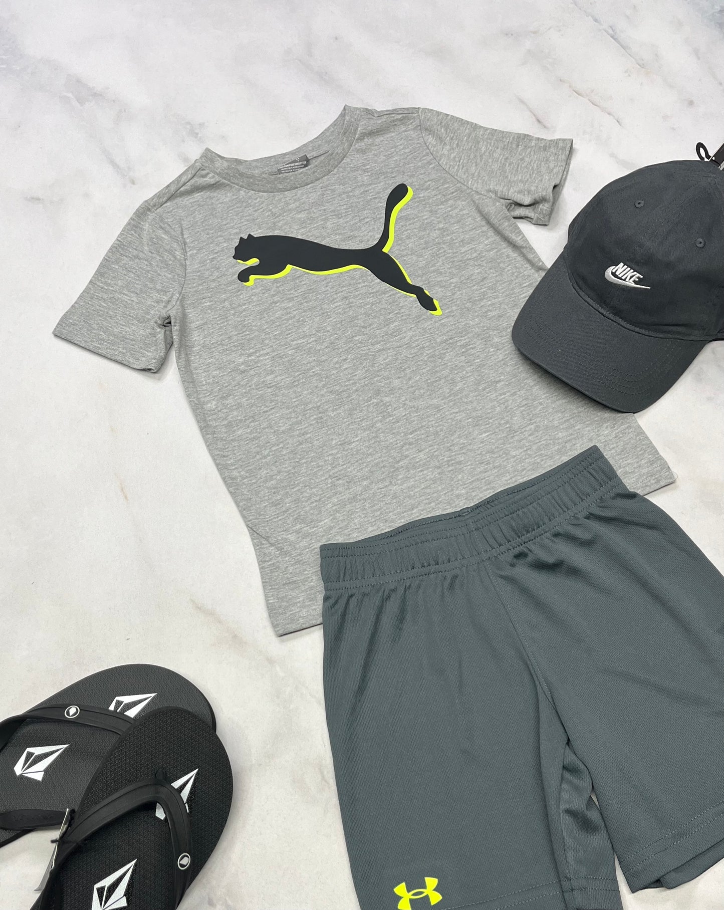 🌴 Puma : manche courte gris fait 4-5 ans neuf !