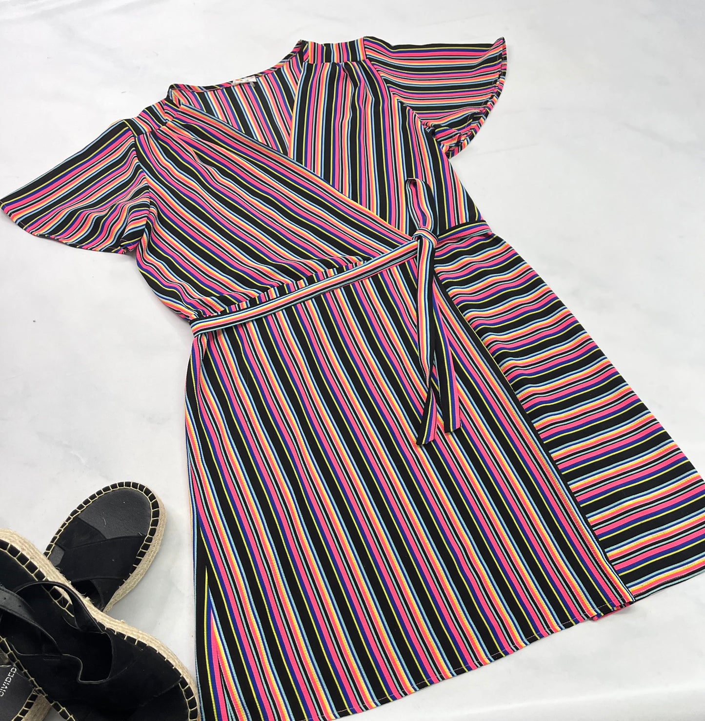 🌸 Robe : tissu léger non transparente  . L/ femme coupe confo neuve pas porté .Manches superbe . Stretch à la taille .
