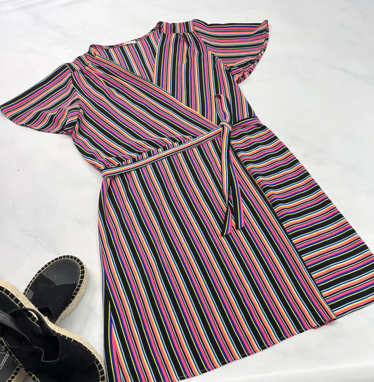 🌸 Robe : tissu léger non transparente  . L/ femme coupe confo neuve pas porté .Manches superbe . Stretch à la taille .