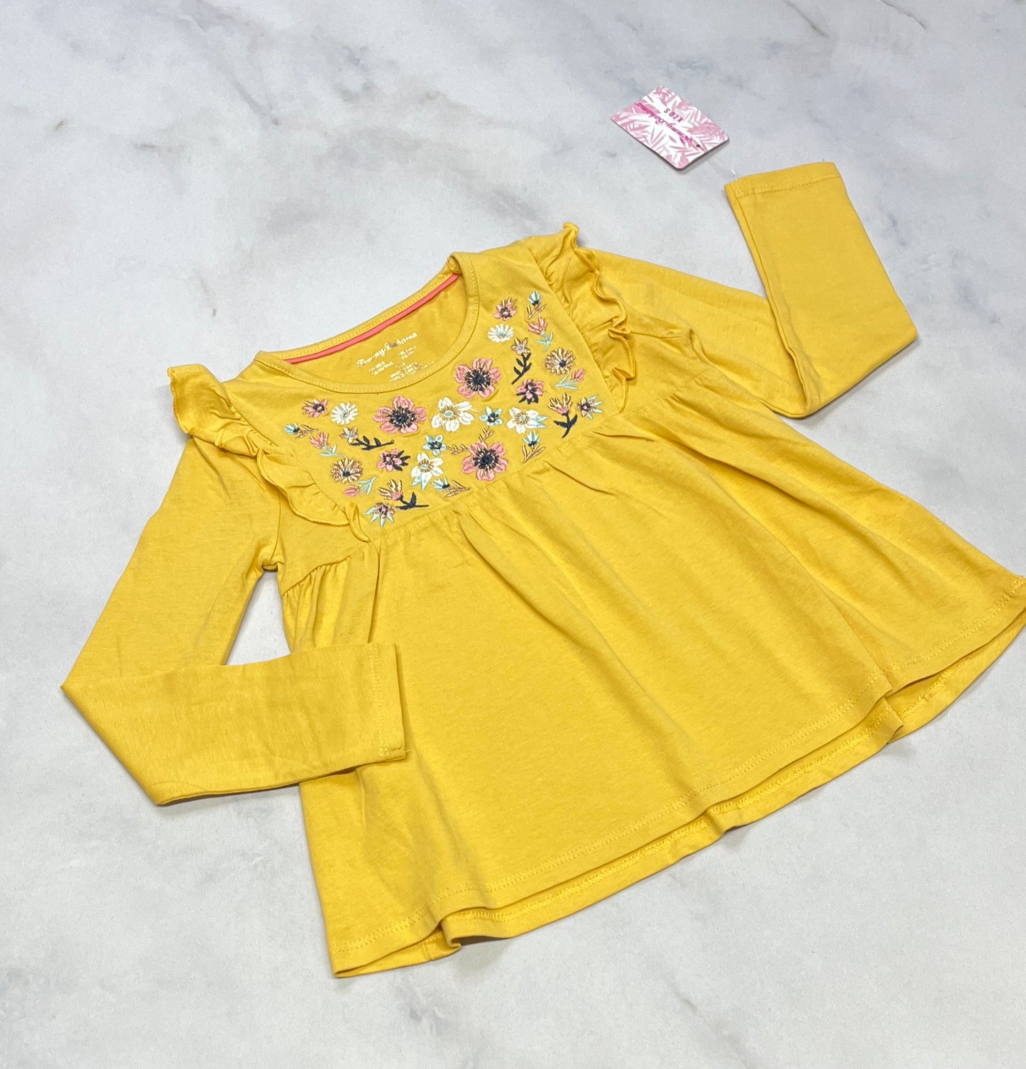 Manche longue : 4 ans neuf ! Fleurs brodés .