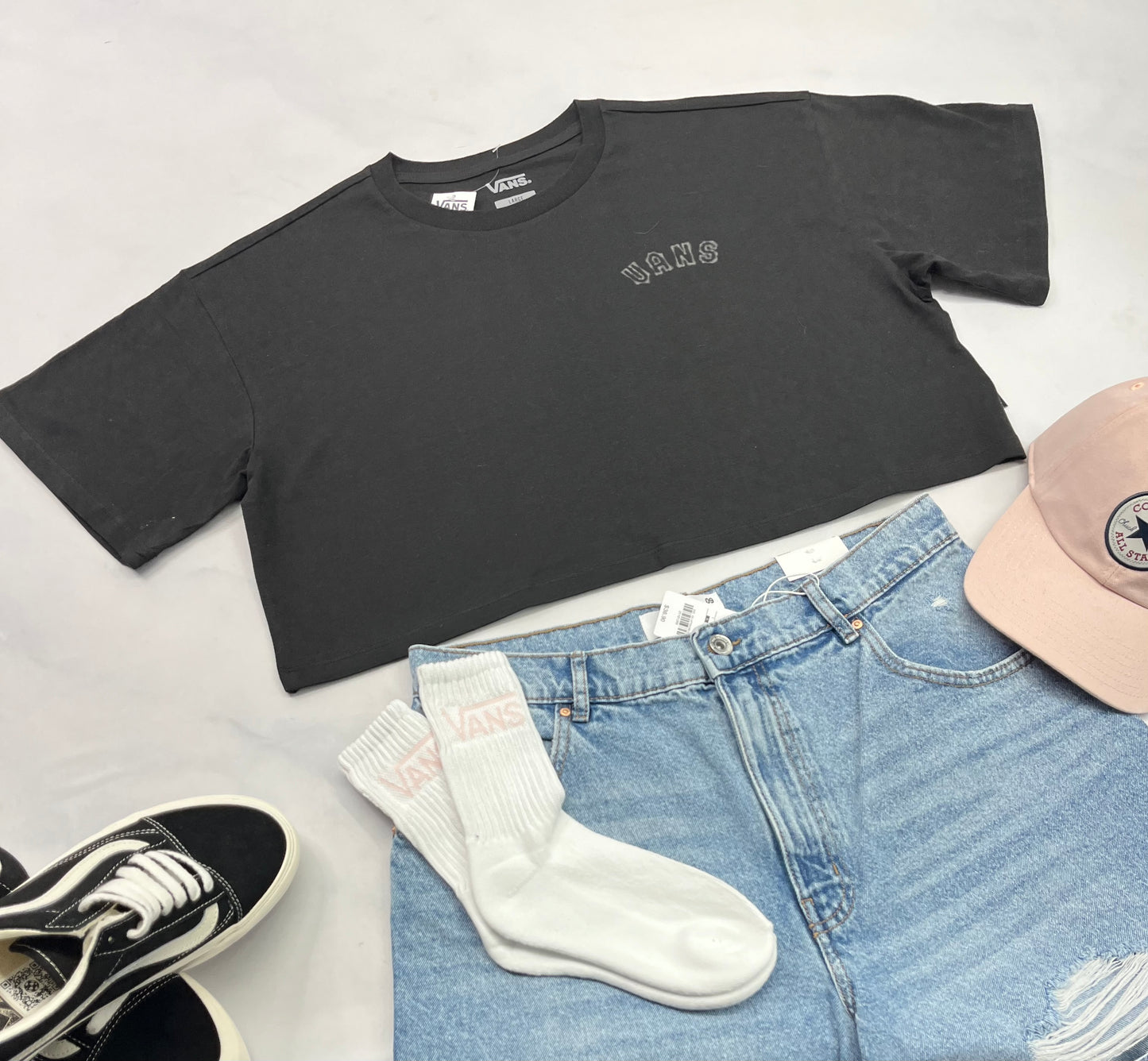 🌸 VANS : Manche courte écourté L/ femme neuf ! Beau logo au dos . Coupe relax .